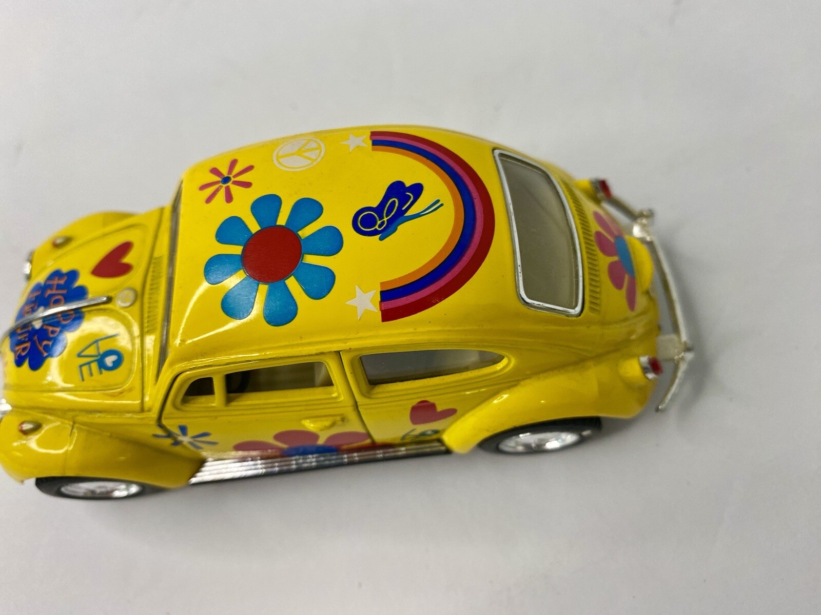 Volkswagen Classic Beetle 1967 Yellow Love Happy Flower Kintoy 1:32 Scale