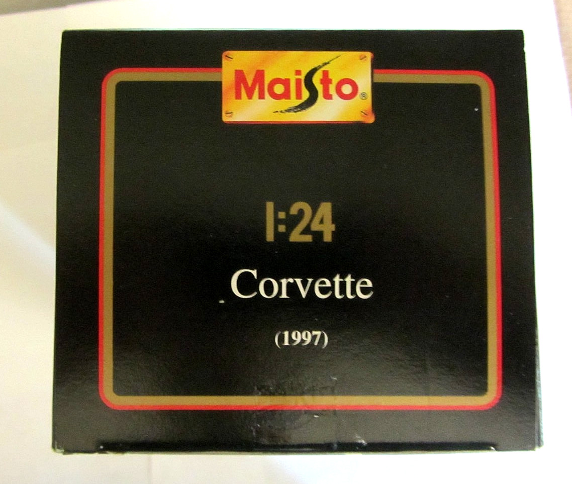 LOT OF 2 1992 RED CHEVY CORVETTE ZR1 1:18 & 1997 RED CORVETTE 1:24 BY MAISTO