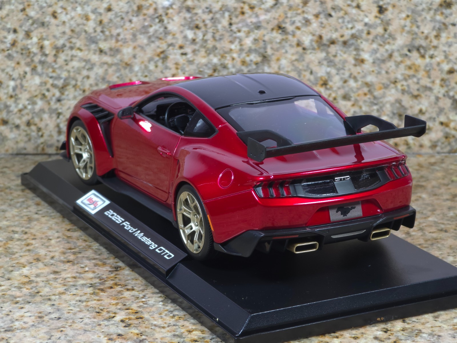 2025 Ford Mustang GTD 1:18 Maisto Exclusive Style Special Edition – RED