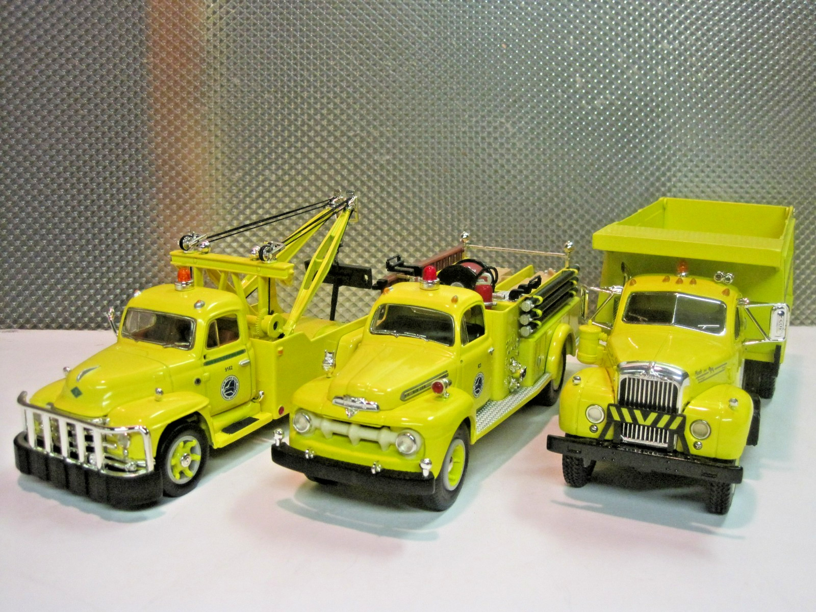 FIRST GEAR SET OF 3 NY STATE THRUWAY VEHICLES WITH BONUS NYS POLICE CAR