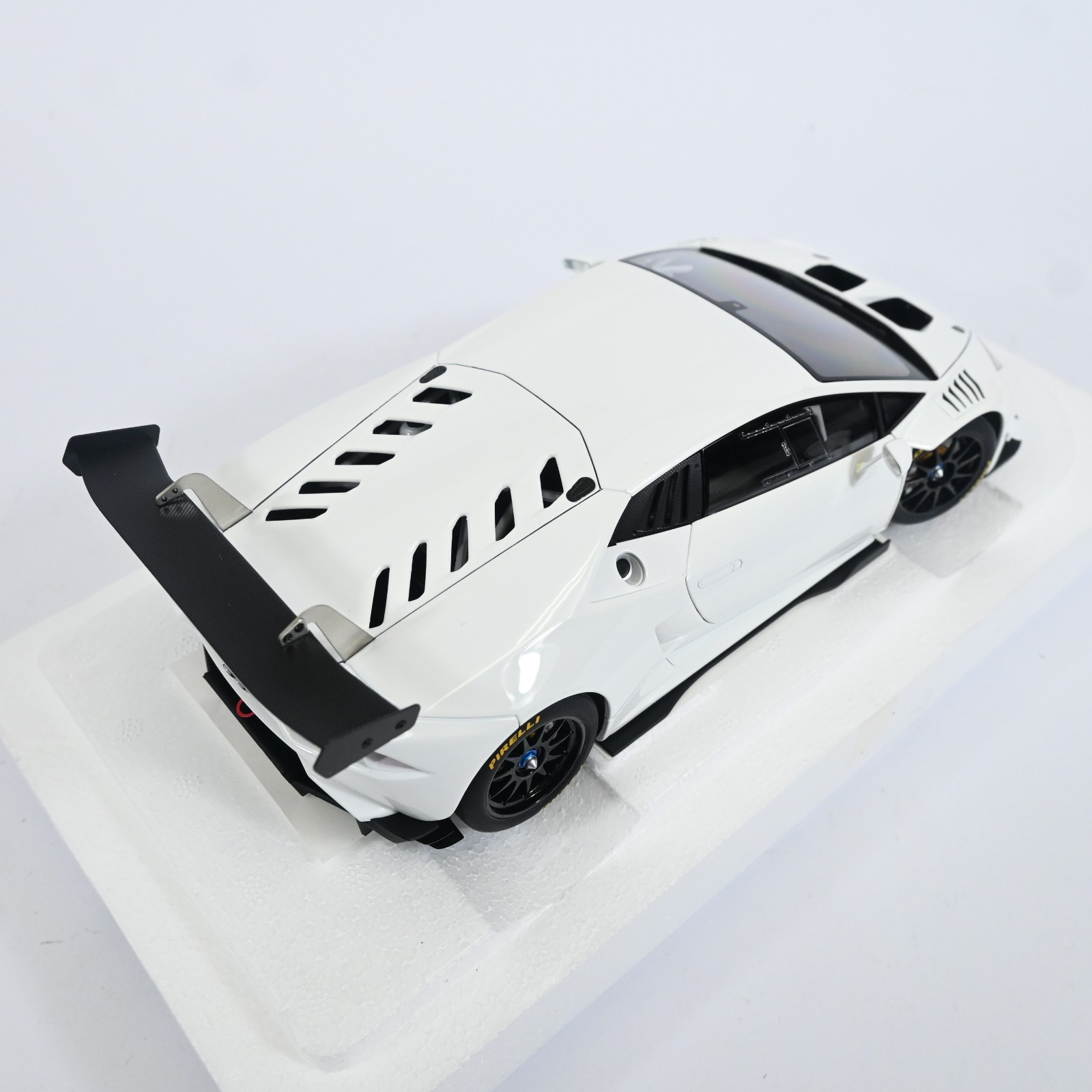 AUTOart 1/18 Lamborghini Huracan LP620-2 Super Trofeo White Diecast Model Car