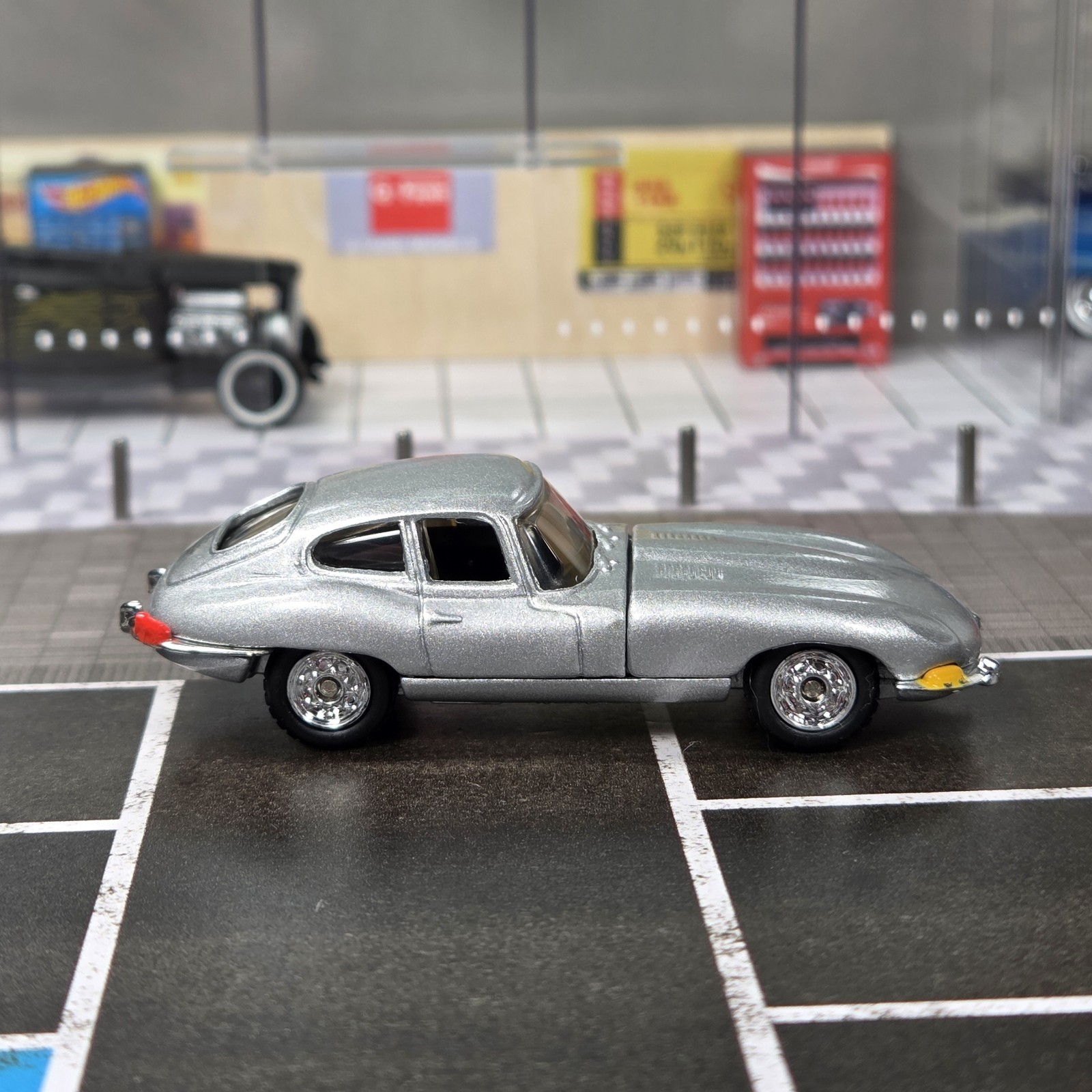 Hot Wheels Limited Edition Jaguar XKE Coupe w/ Real Riders Silver Diecast 1/64