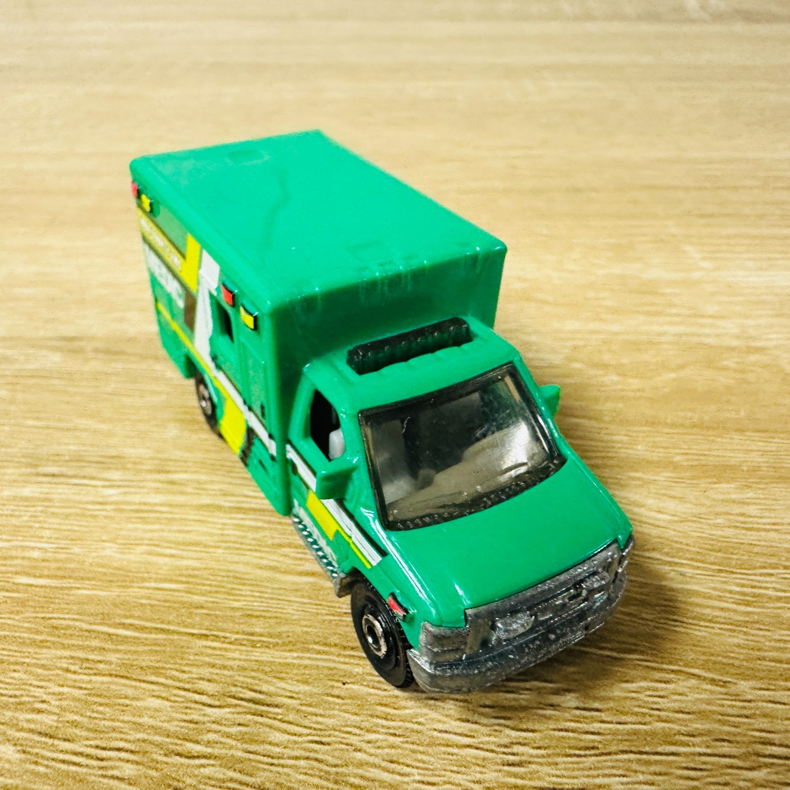 Ford E350 Ambulance 2009 Green Yellow White Medic MB944 Heroic Rescue 2016