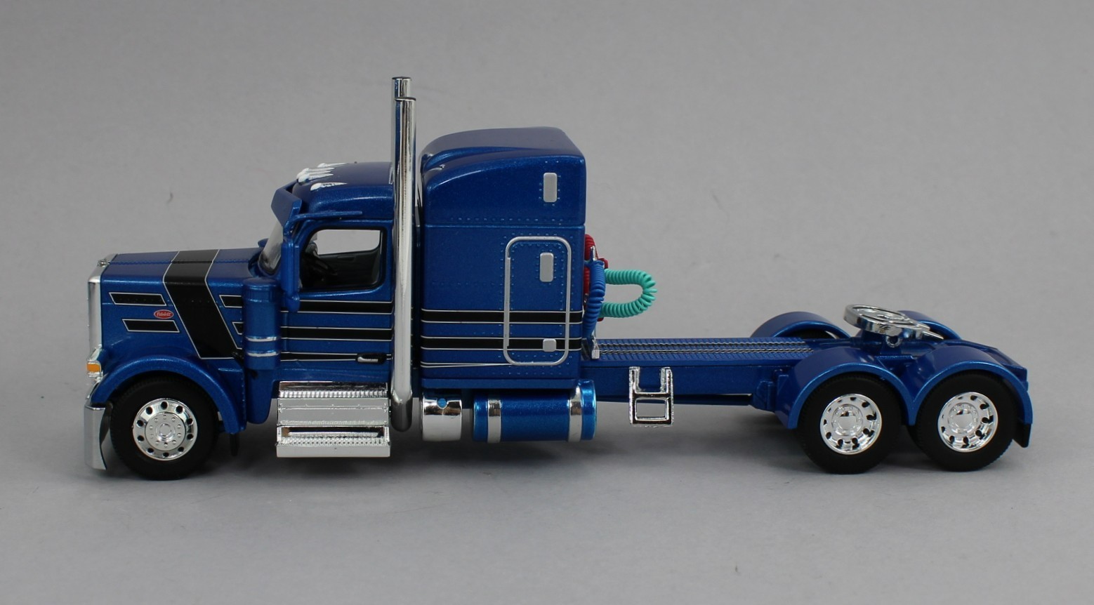 DCP 1:64 *BLUE & BLACK* Peterbilt 589 70″ Midroof w/MISSISSIPPI LP TANKER NIB!