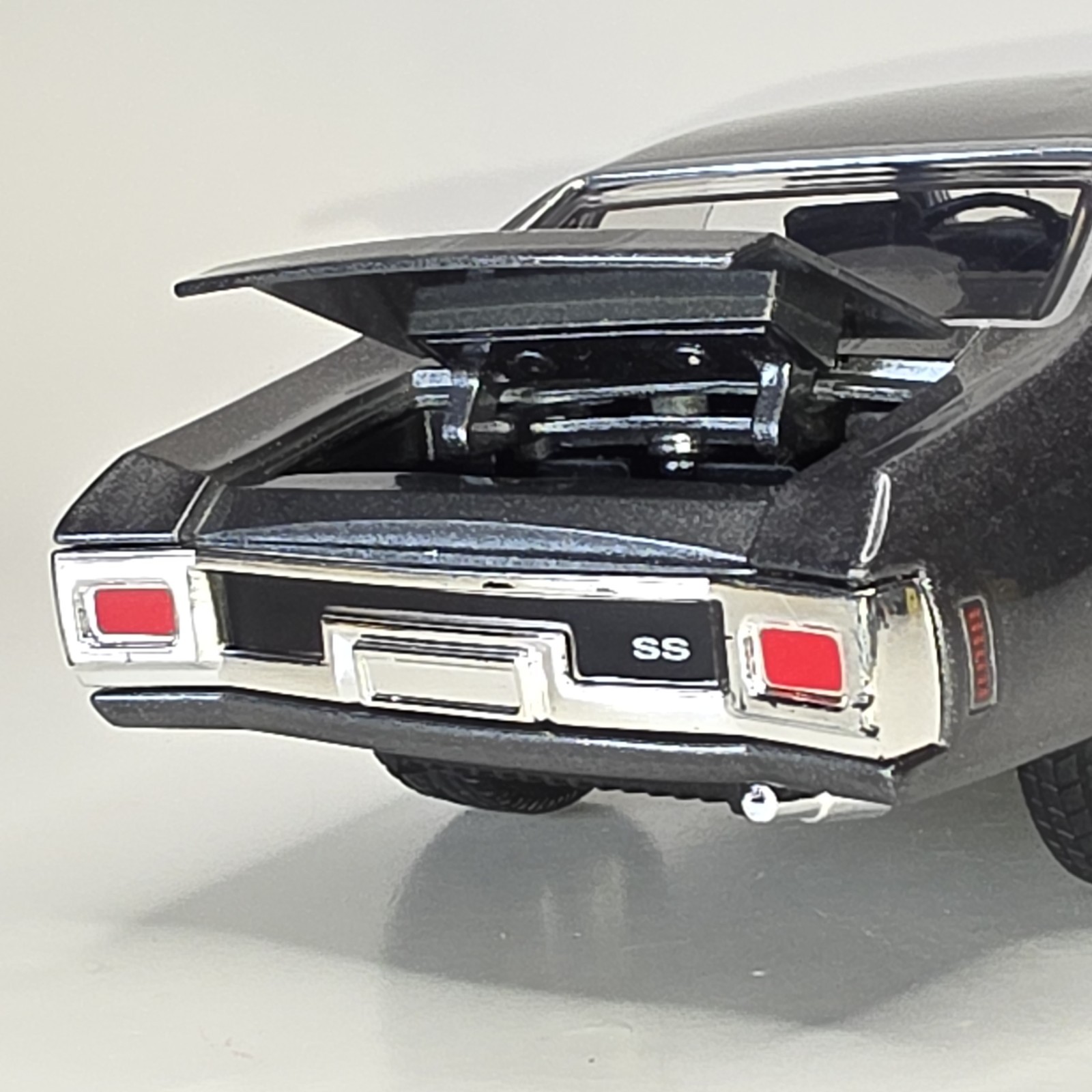 1970 Chevrolet Chevelle SS 454 Limited Edition 1:24 Premium Diecast Model Car