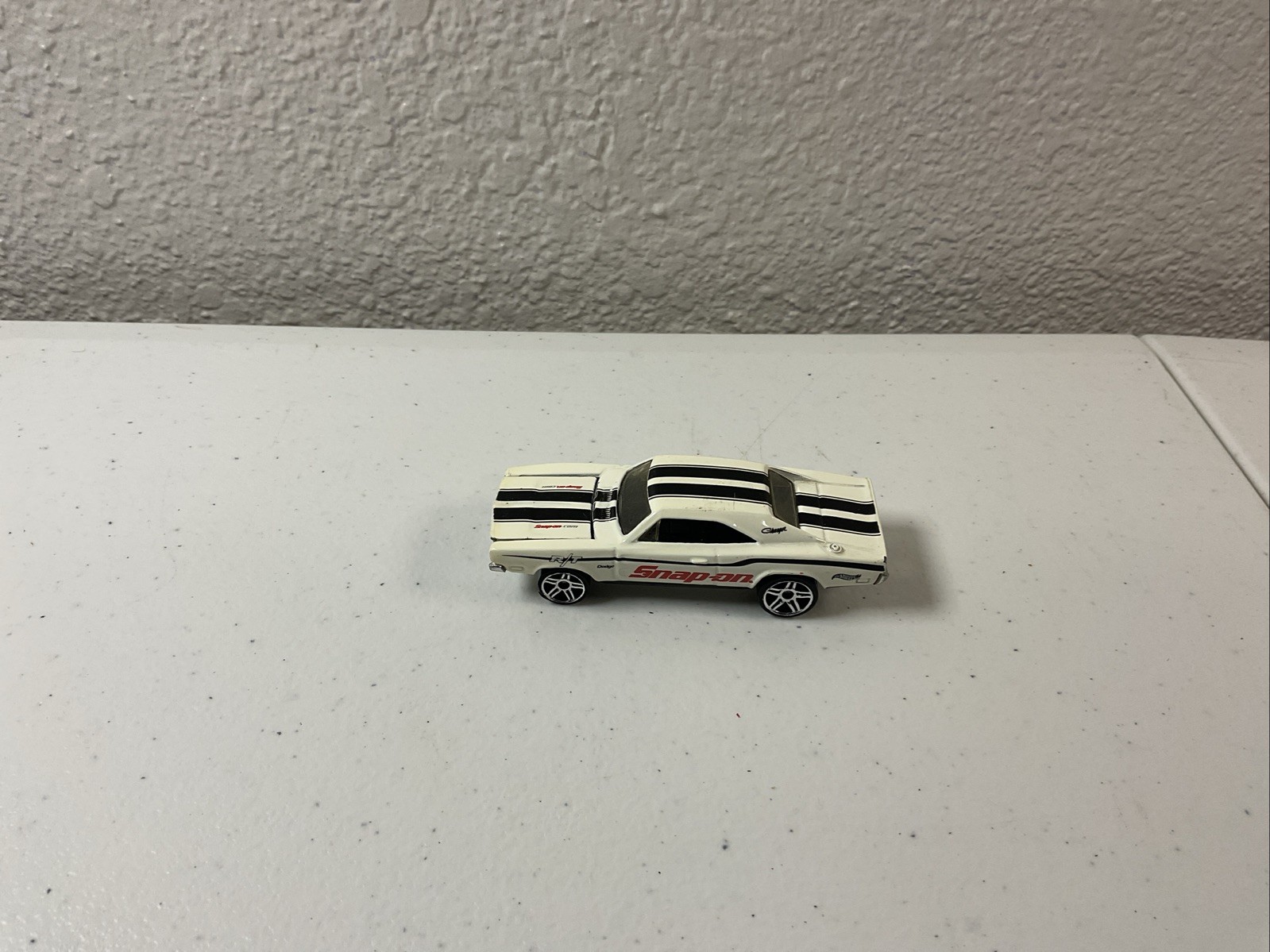 2004 HOT WHEELS SNAP-ON ‘69 DODGE CHARGER 3/6