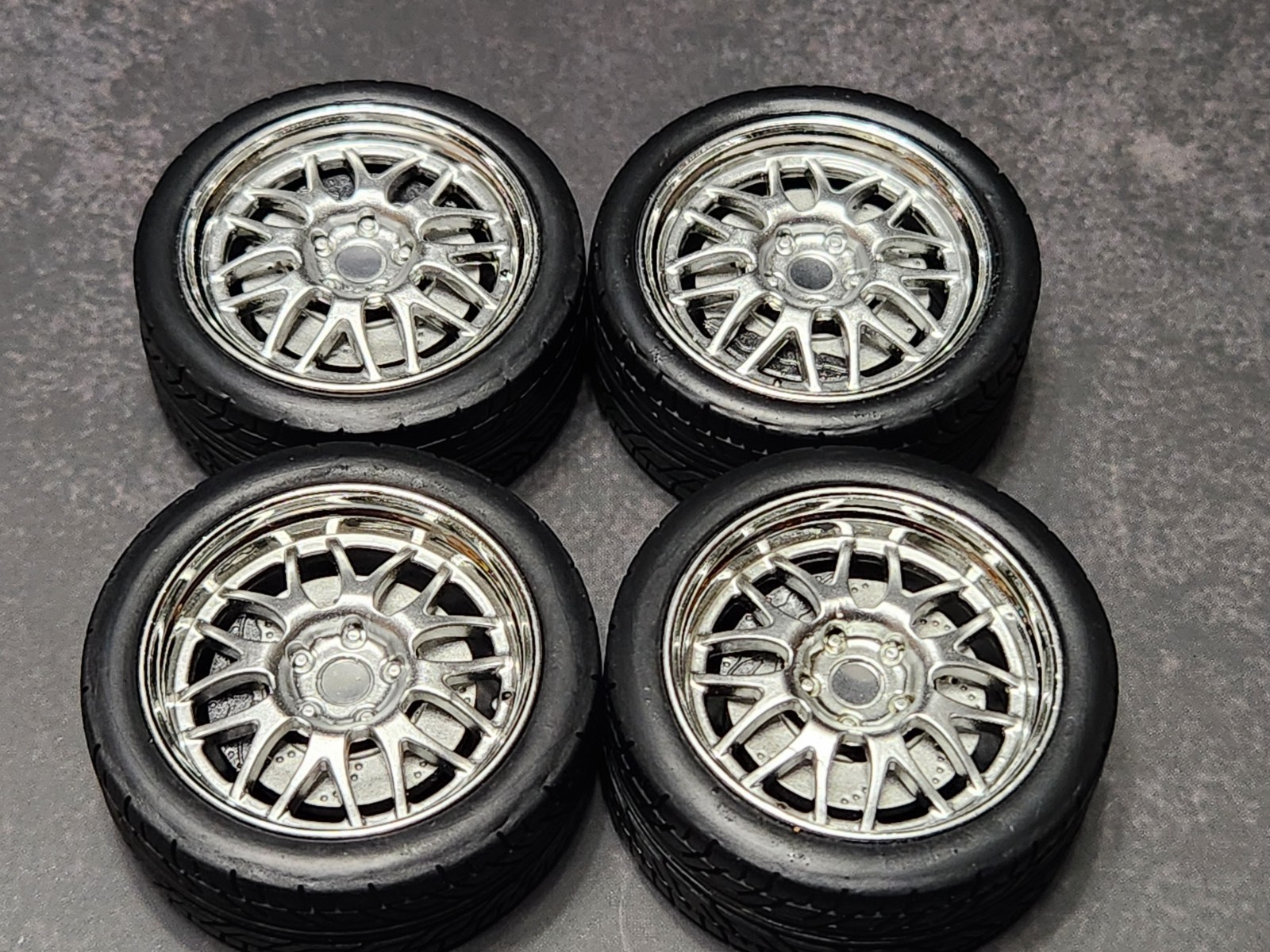 1/18 ACME Street Fighter 18″ Wheel & Tire Set-A1805222W