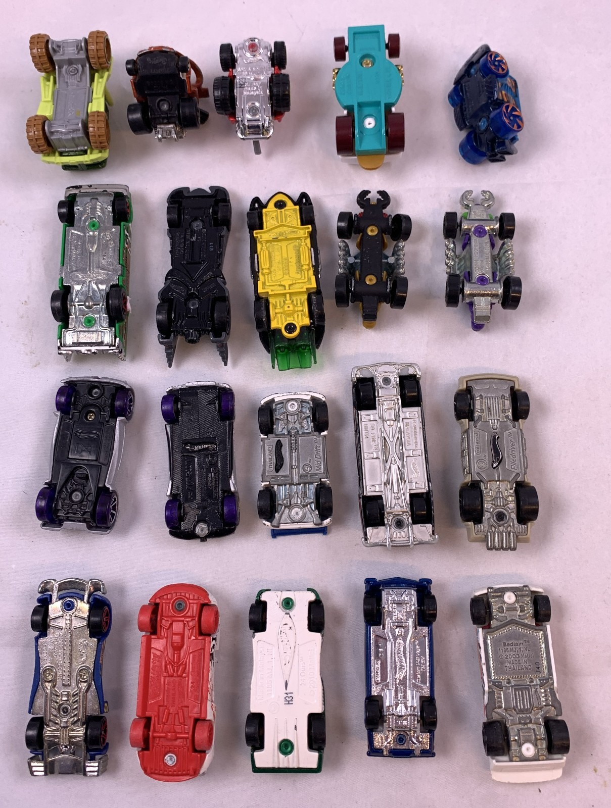 Mattel Hot Wheels Bundle 20 Cars Collection Batmobile AcceleRacers Piledriver