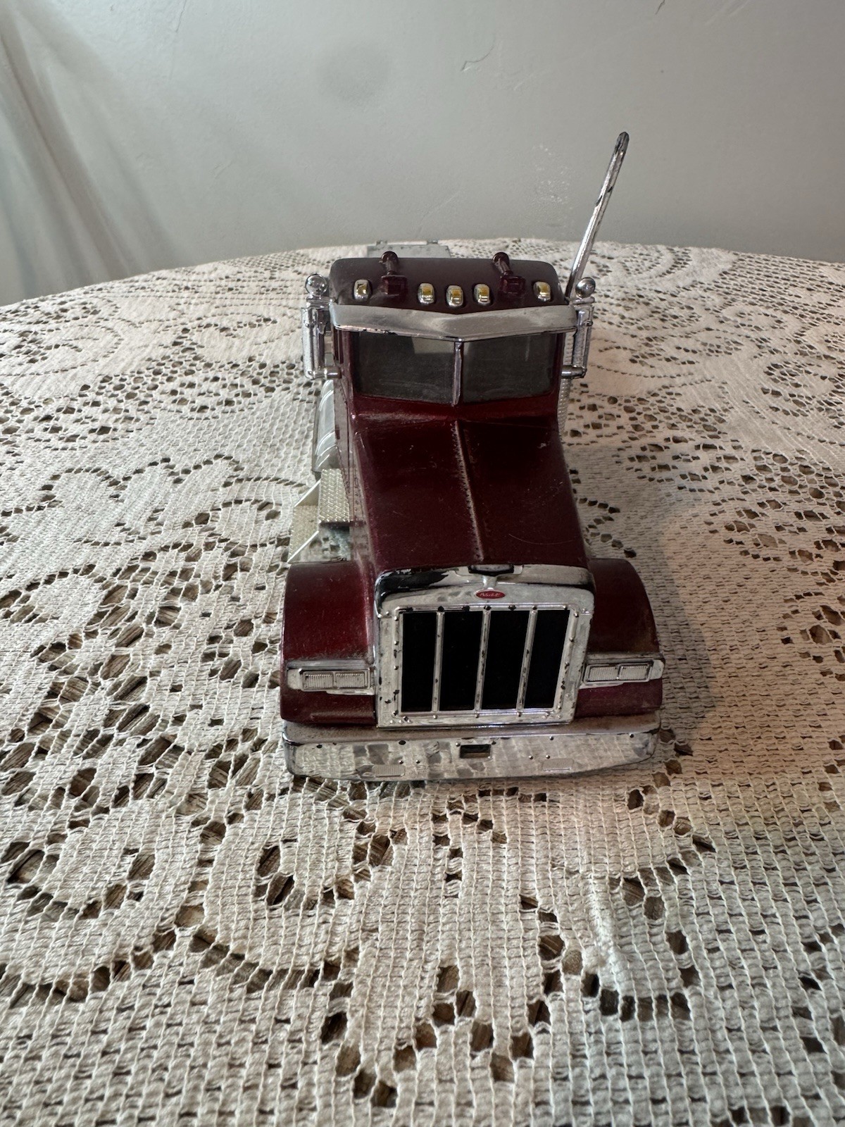 JADA ROADRIGZ PETERBILT MODEL 379 HOT ROD PETE 1:32 RED WITH FLAME