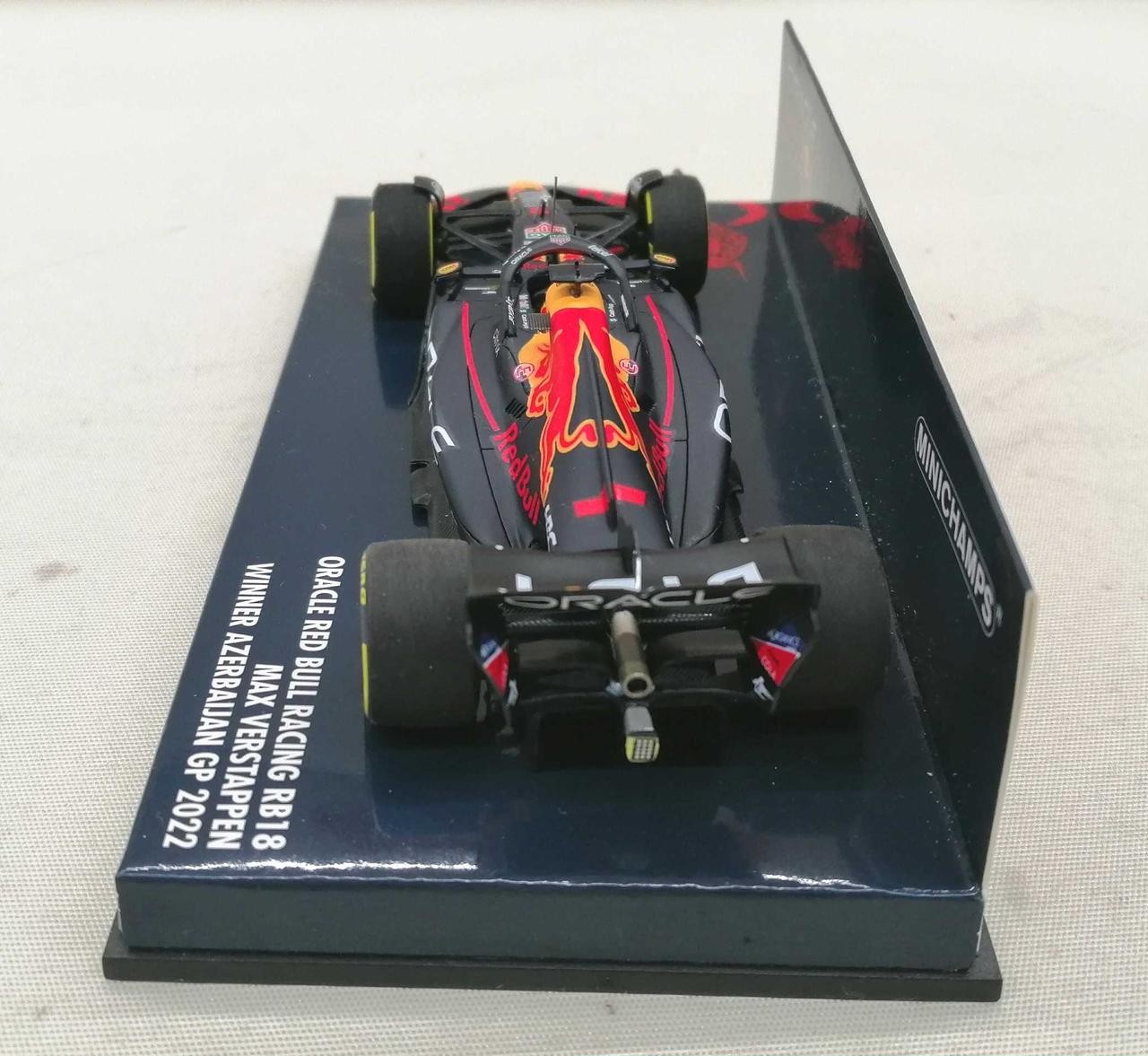 Red Bull RB18 Max Verstappen Winner Case Small Scratch Used