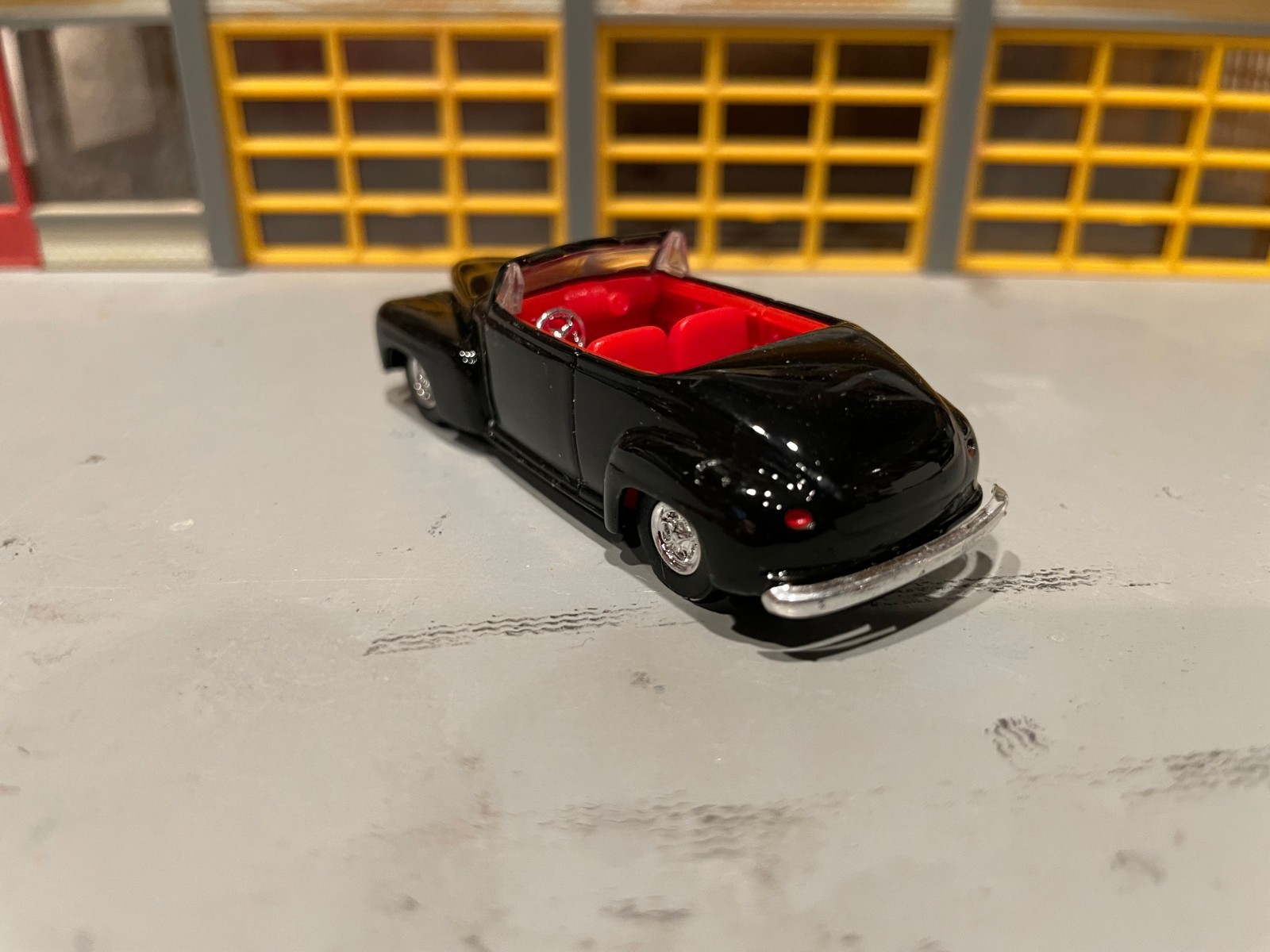 1/64 H.W. 46-48 FORD MILD CUSTOM/BLACK/RED INT/FLATHEAD V8/ALLOYS/RUBBER TIRES