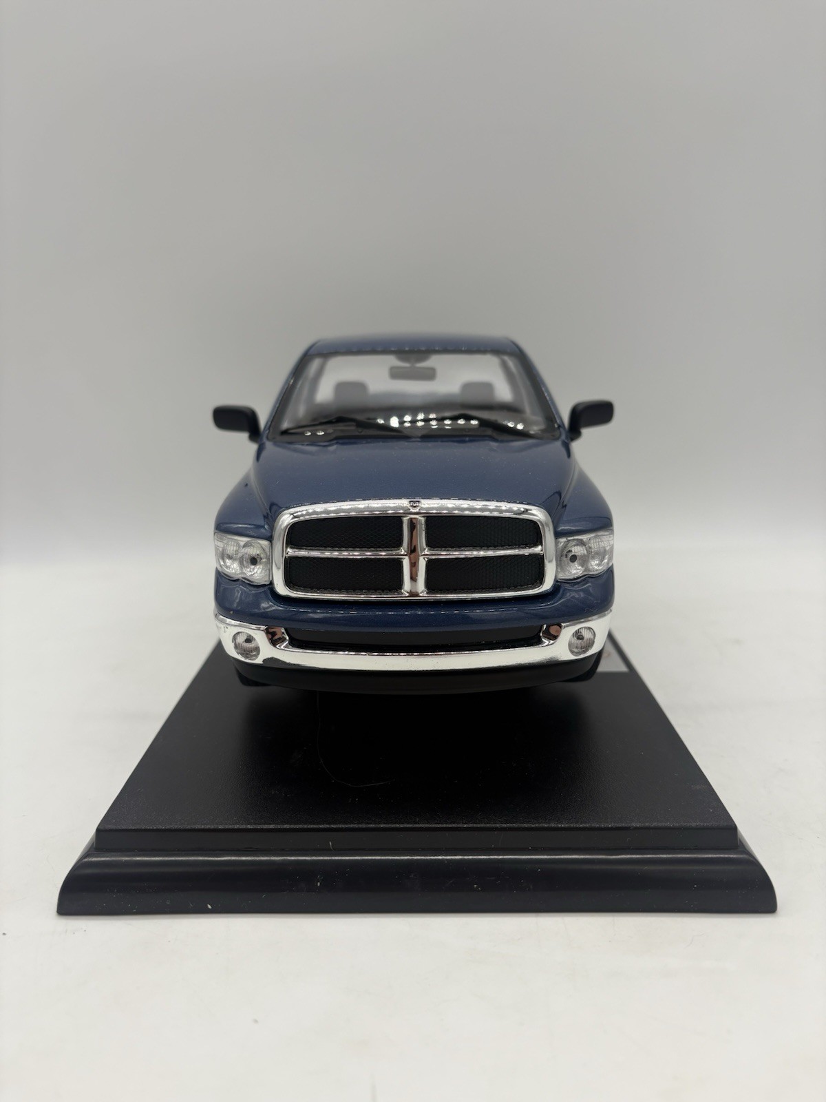 Welly 2002 Dodge Ram 1500 Quad Short Box Diecast Pickup Truck 1:19 W Box – Blue