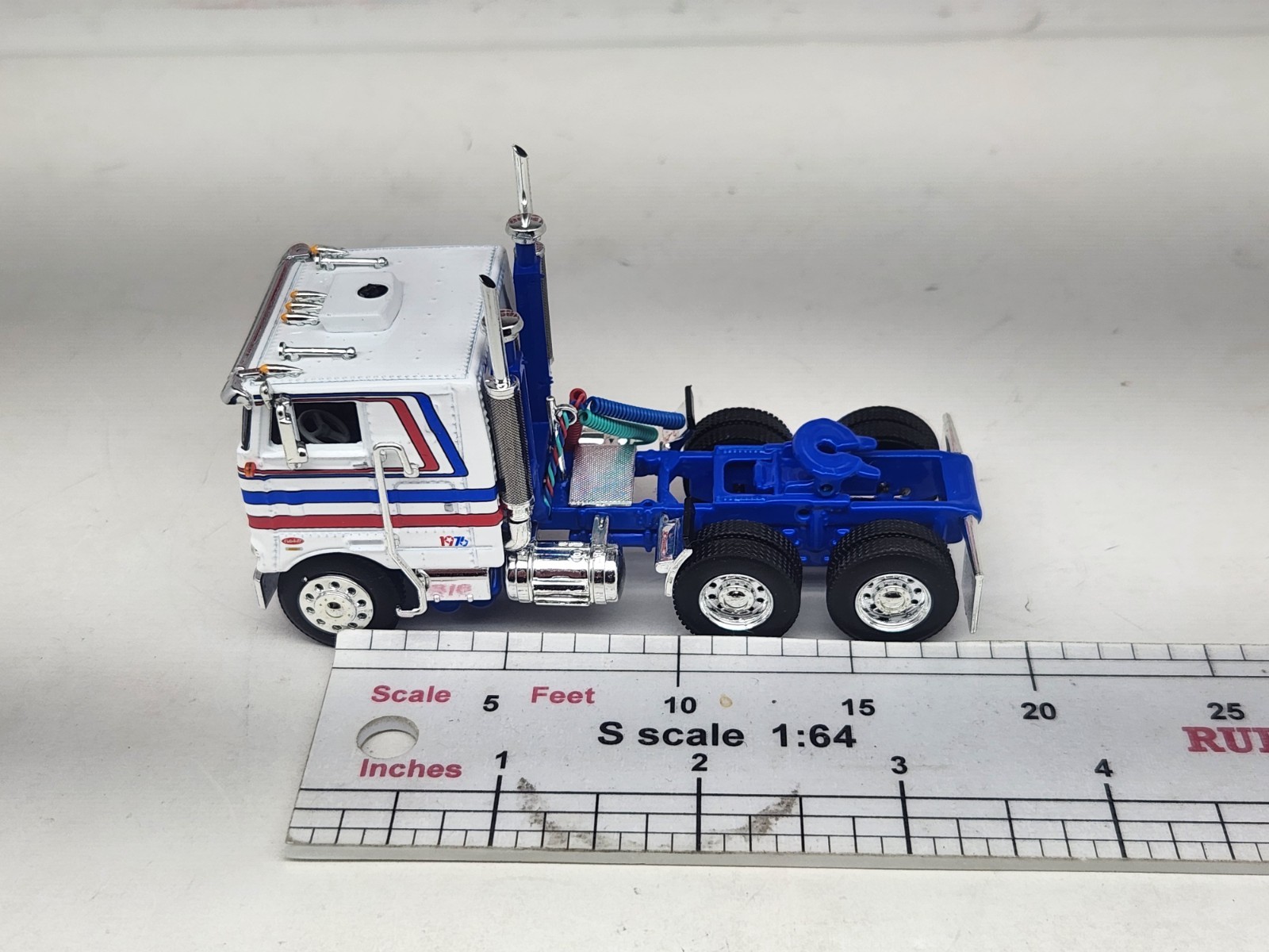 DCP NEW 1/64 Bicentennial Red, White,Blue 352 Peterbilt 86″ Bunk Cabover Tractor