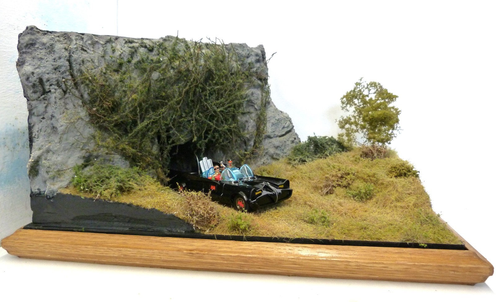 Batman Batcave Exit 1:43 diorama with Corgi Batmobile