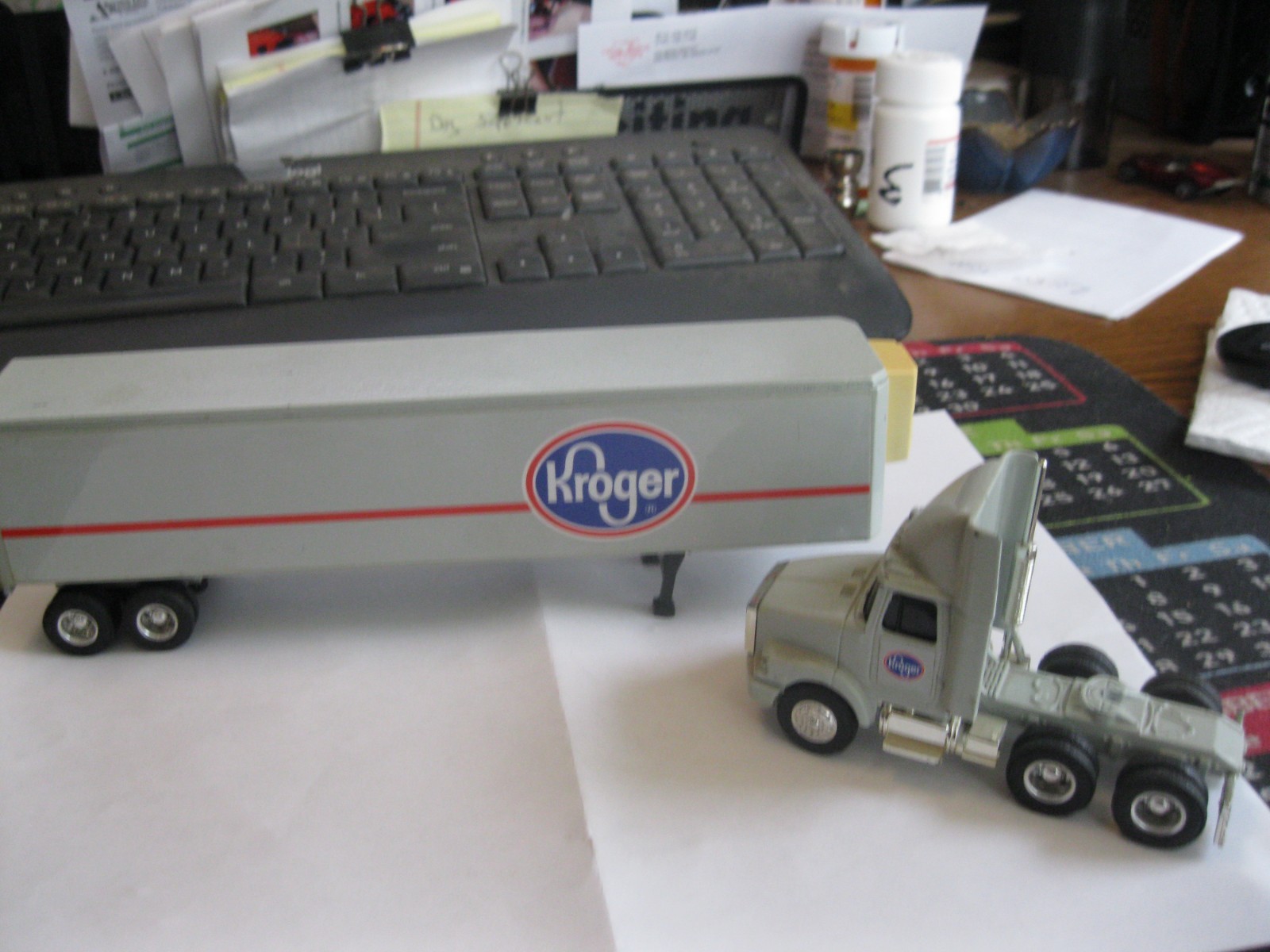 Vintage 1992 ERTL Kroger Tractor Trailer Semi Truck 1/64 Diecast Toy
