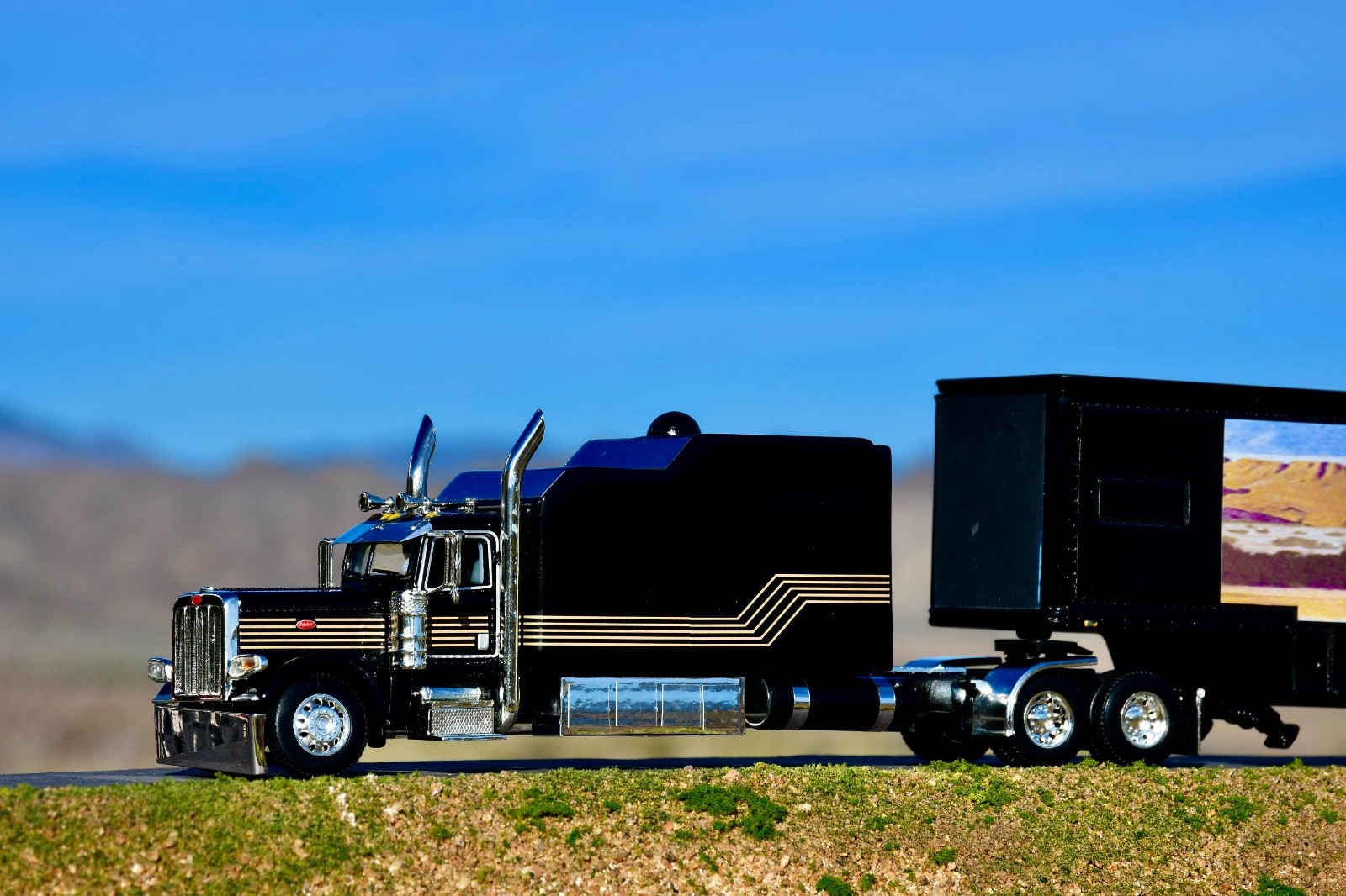1/64 DCP Smokey and the Bandit Peterbilt 389 with standup custom built sleeper