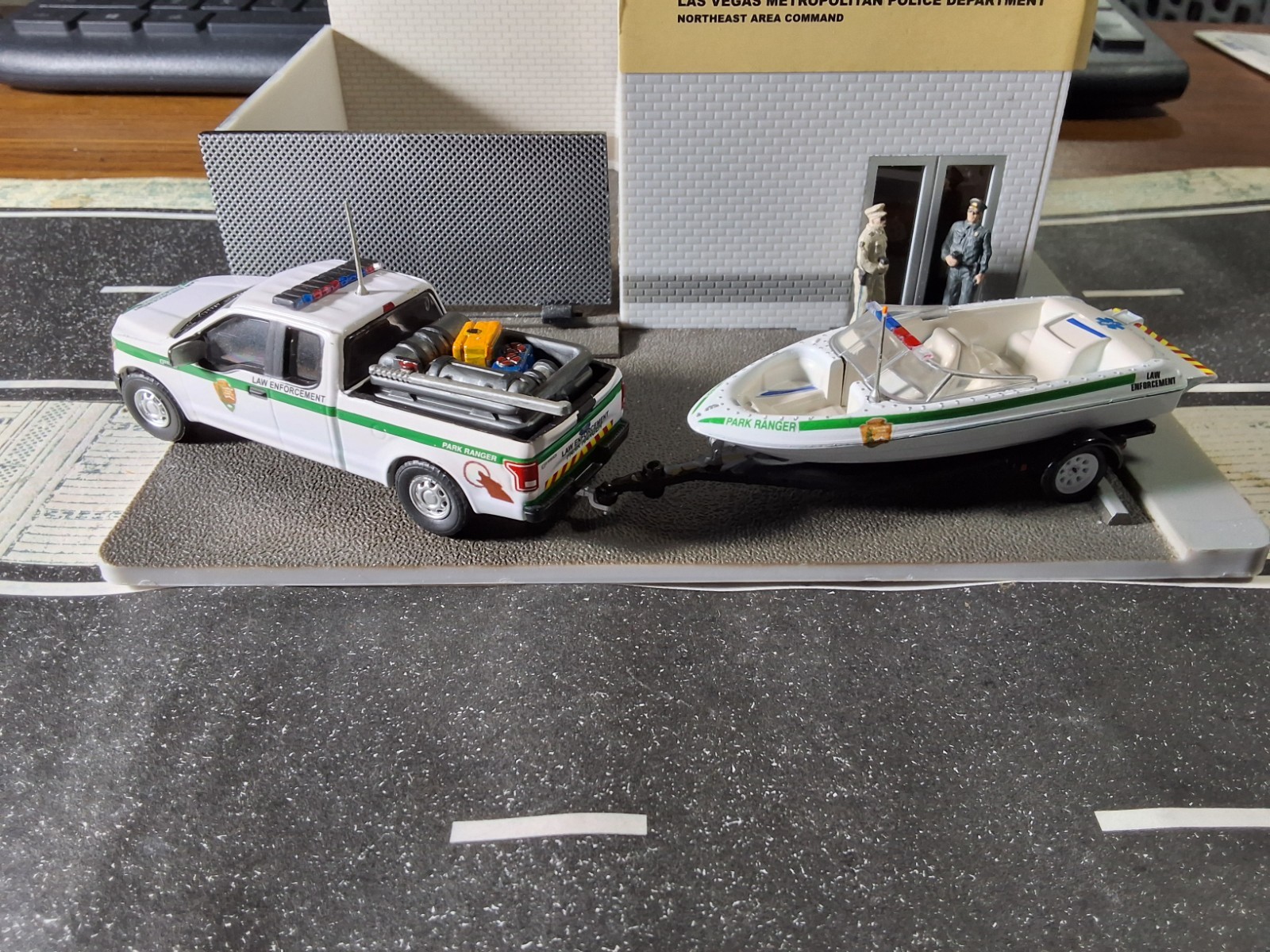 Greenlight Police Ford Custom PARK RANGER LAW ENFORCEMENT BOAT SET ONE OF A KIND