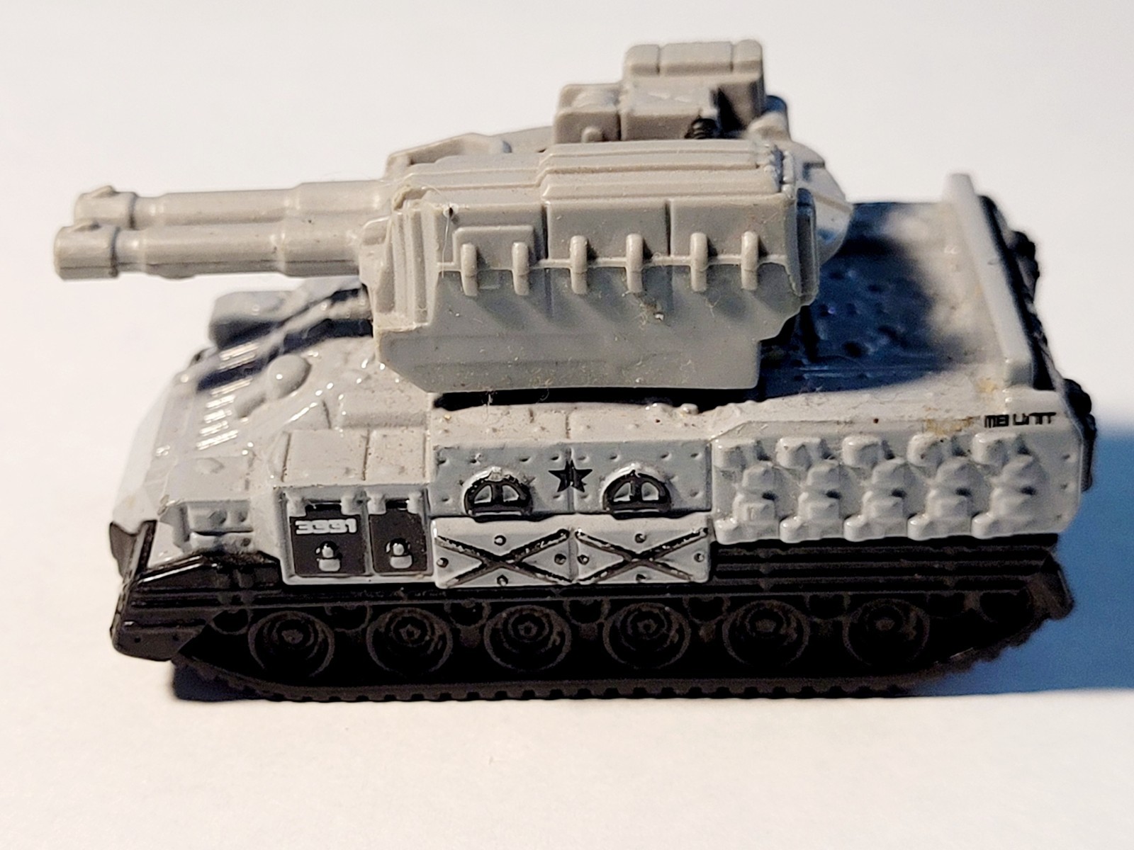 2013 Matchbox Blockade Buster Tank MB907 Heroic Rescue Series K33 Die-Cast 1:64