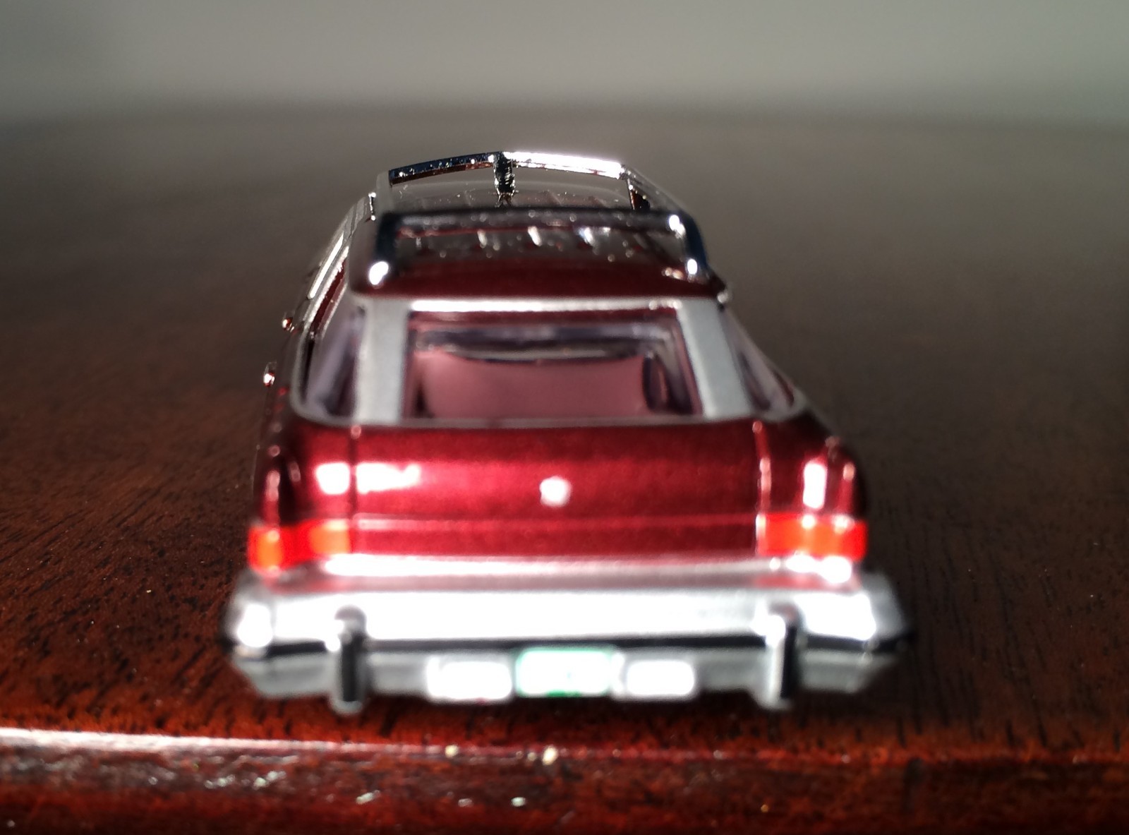 Auto World AW GM 1974 Buick Estate Station Wagon 1:64 1/64 Burgundy Model Car