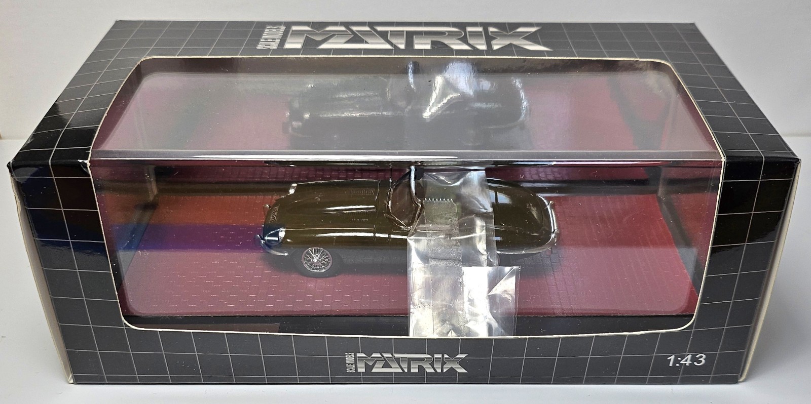 Matrix 1/43 JAGUAR E-TYPE roadster in British racing green!