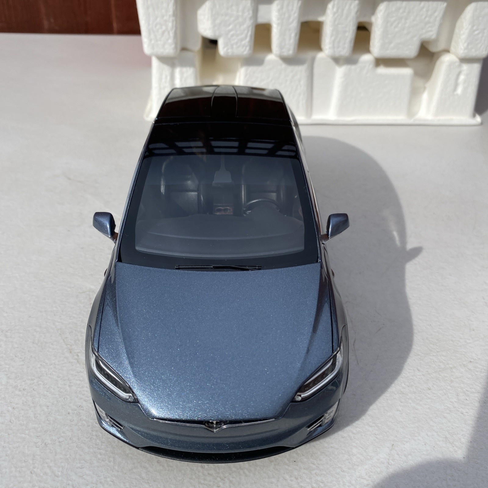 Tesla Model x P100D Metallic Grey 1/18 Scale Diecast Model – Dealer Edition New