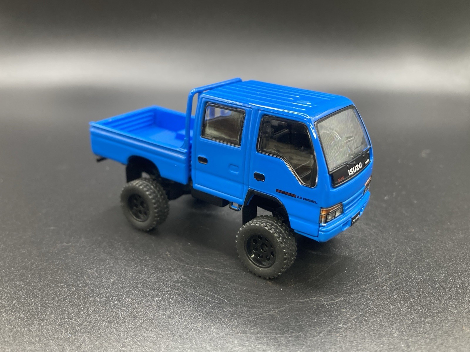 Isuzu NHR Lifted 4×4 Pickup Truck 1/64 Scale Massdi Diecast Custom Model1
