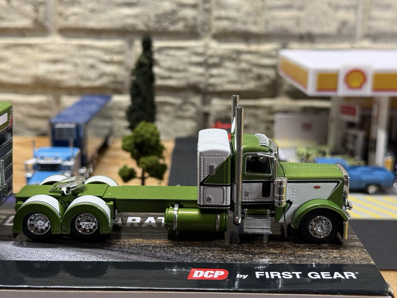 DCP by First Gear 2023 Peterbilt 379 1:64 Diecast Semi w/ Livestock Trailer