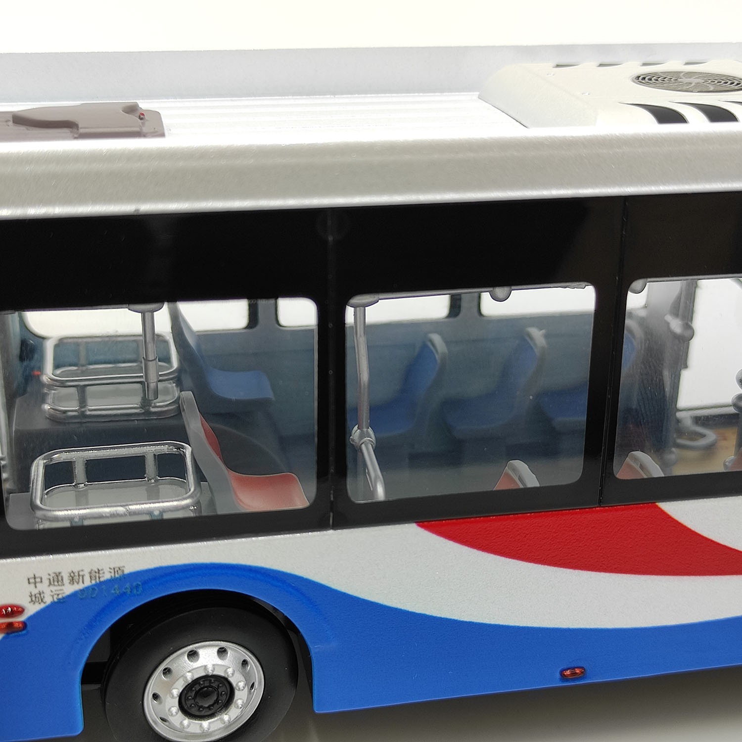 Original 1/43 Zhongtong Bus N12 LCK6126EVGRA1 Qingdao Bus Alloy Model