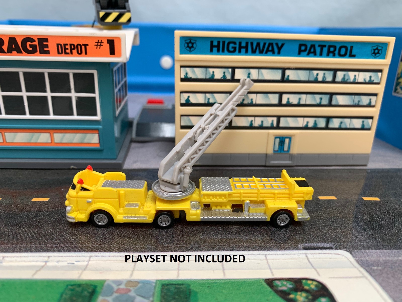 MICRO MACHINES SIZE N SCALE ARIAL FIRE LADDER TRUCK 1997 HOT WHEELS PLANET