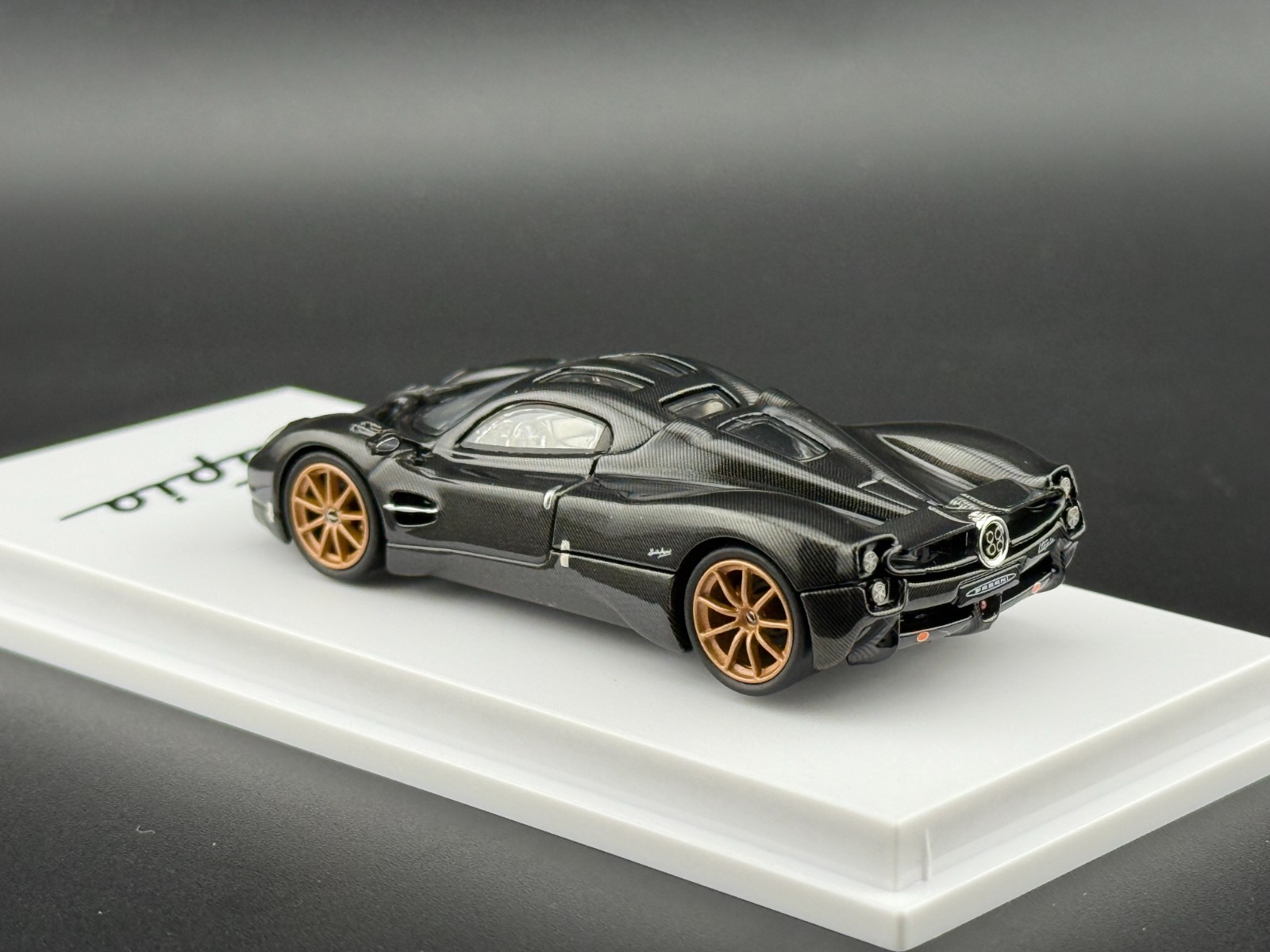 CM Model Pagani Utopia Full Carbon 1/64