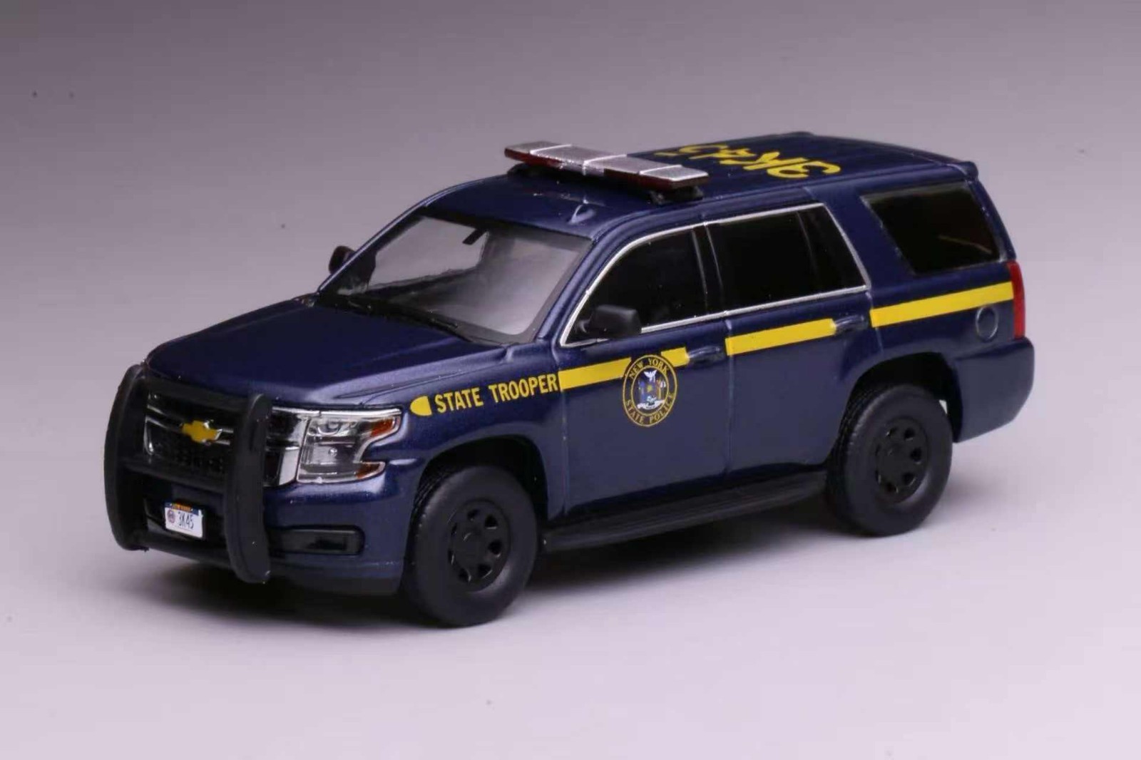 596 1: 64 Suburban/Tahoe NYSP/CHP State Police car Diecast Collect Car
