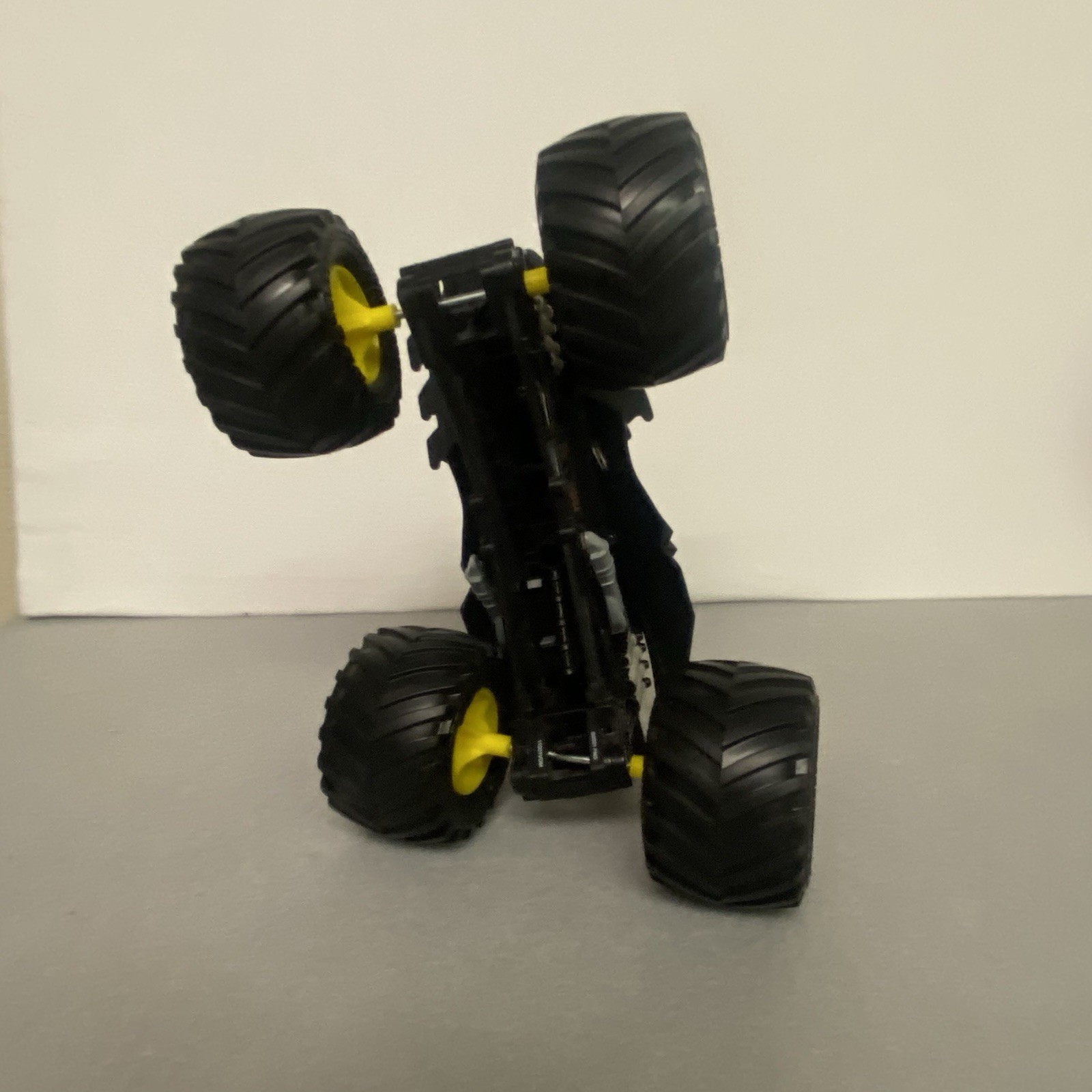Monster Jam Batman Monster Truck 1:24 Spin Master 2021 Diecast Toy Car