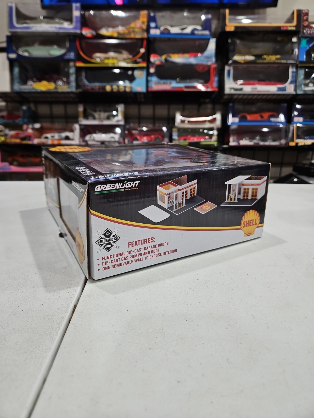 Greenlight Mechanic’s Corner Vintage Shell Gas Station Die Cast 1:64 NEW IN BOX