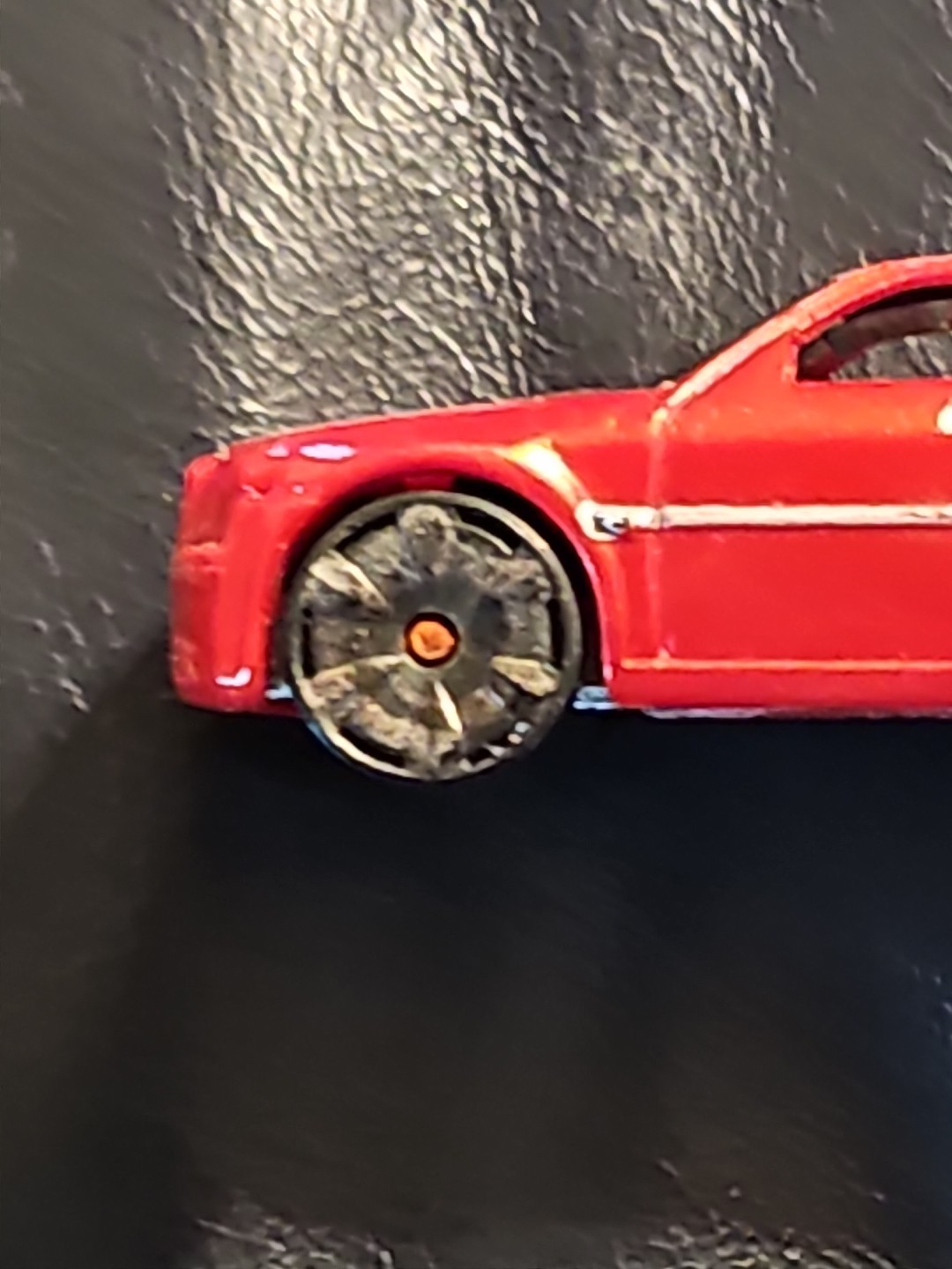 2005 HOT WHEELS CHRYSLER 300C HEMI RED 1:64 DIECAST Car- READ