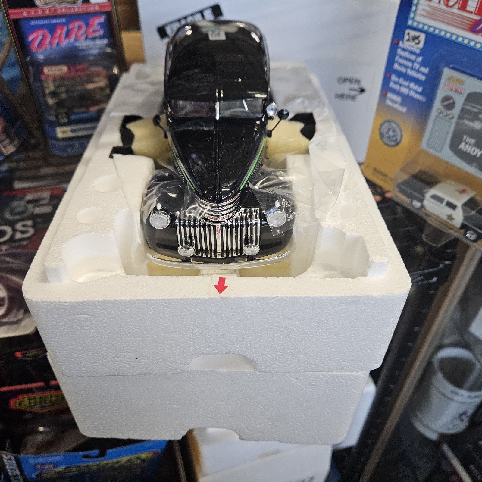 DANBURY MINT DIECAST: 1940’s CHEVY BOMB SQUAD TRUCK, 1:24.