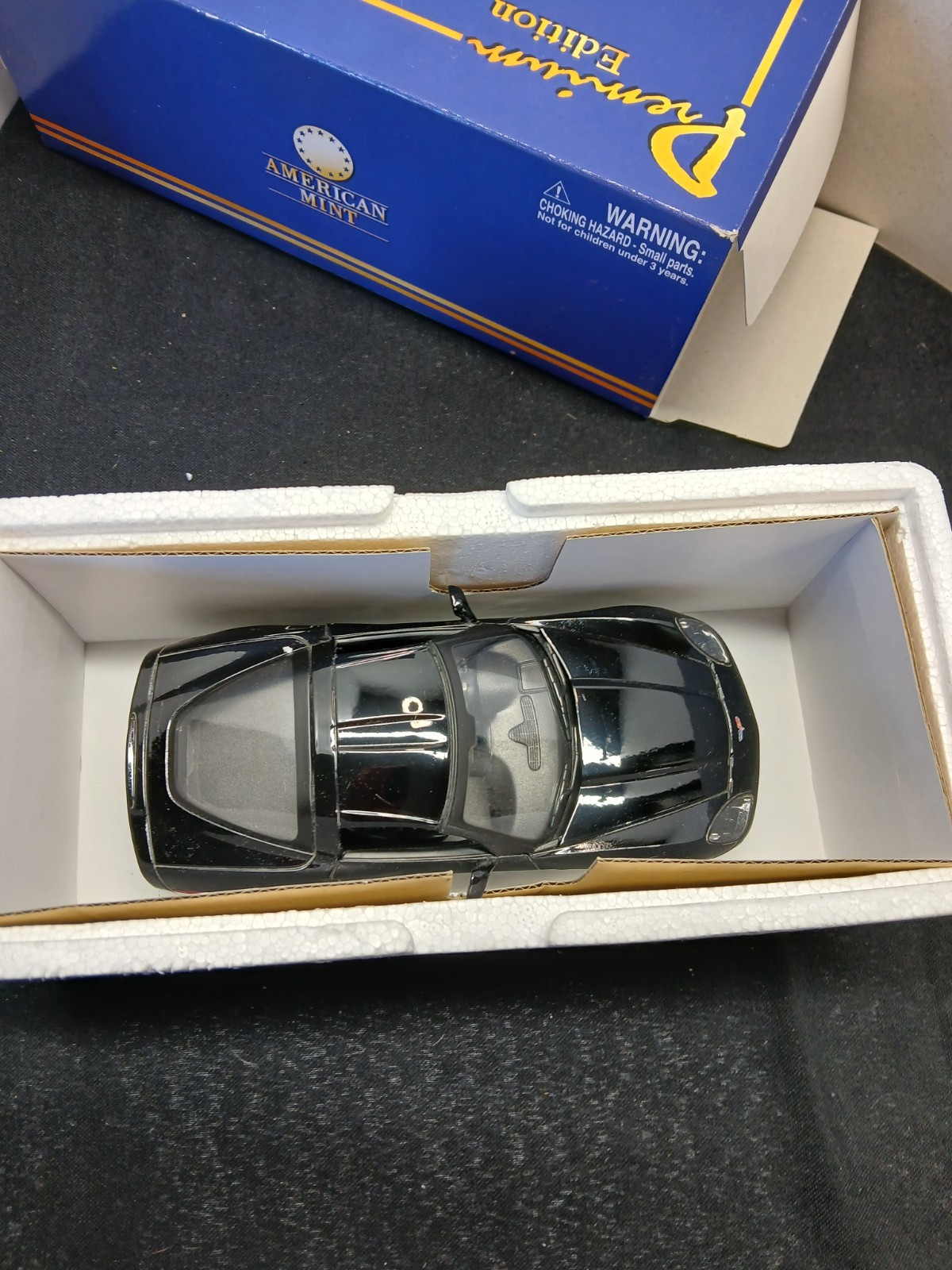American Mint 1:24 Diecast – 2005 Chevrolet Corvette C6 in box