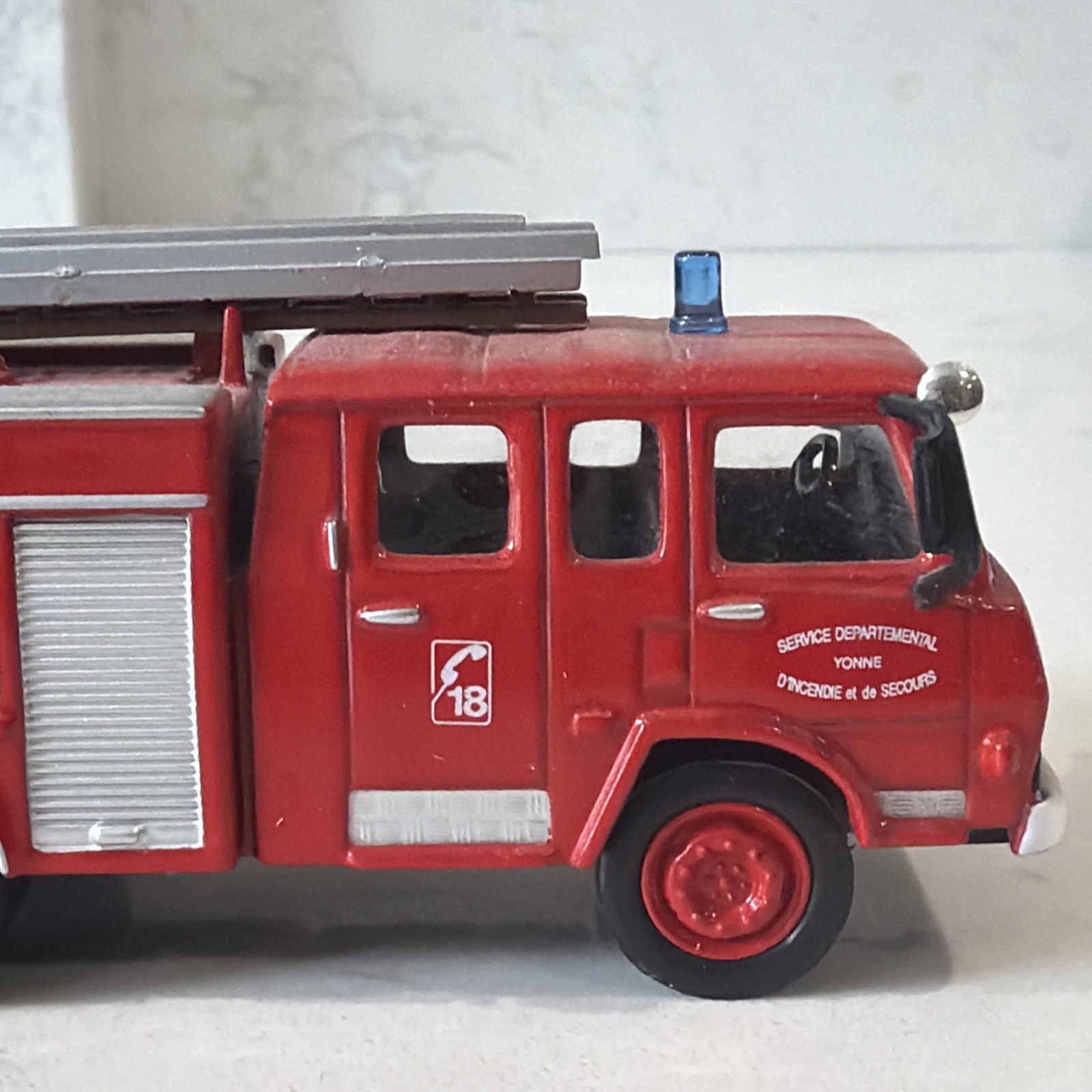 1:72 scale French truck 1980 Berliet 770 KB 6 diecast model fire engine