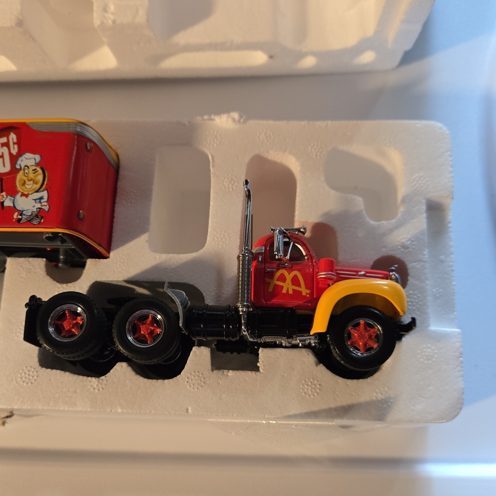 Matchbox Collectibles 1955 Mack McDonald’s Tractor Trailer 1:50 Diecast DYM34577