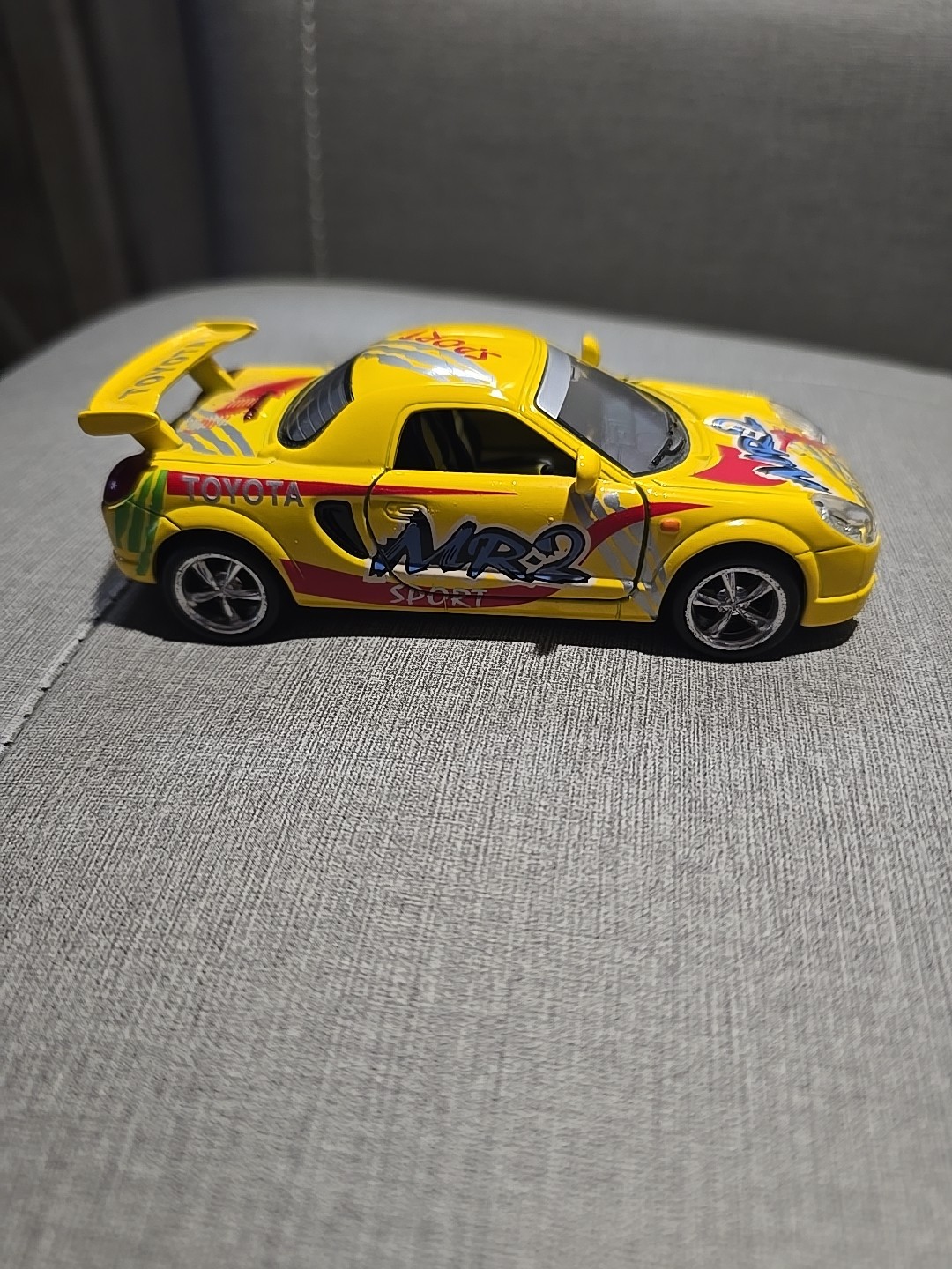 Kintoy Die Cast Toyota MR2 Sport Car 1:32 Scale