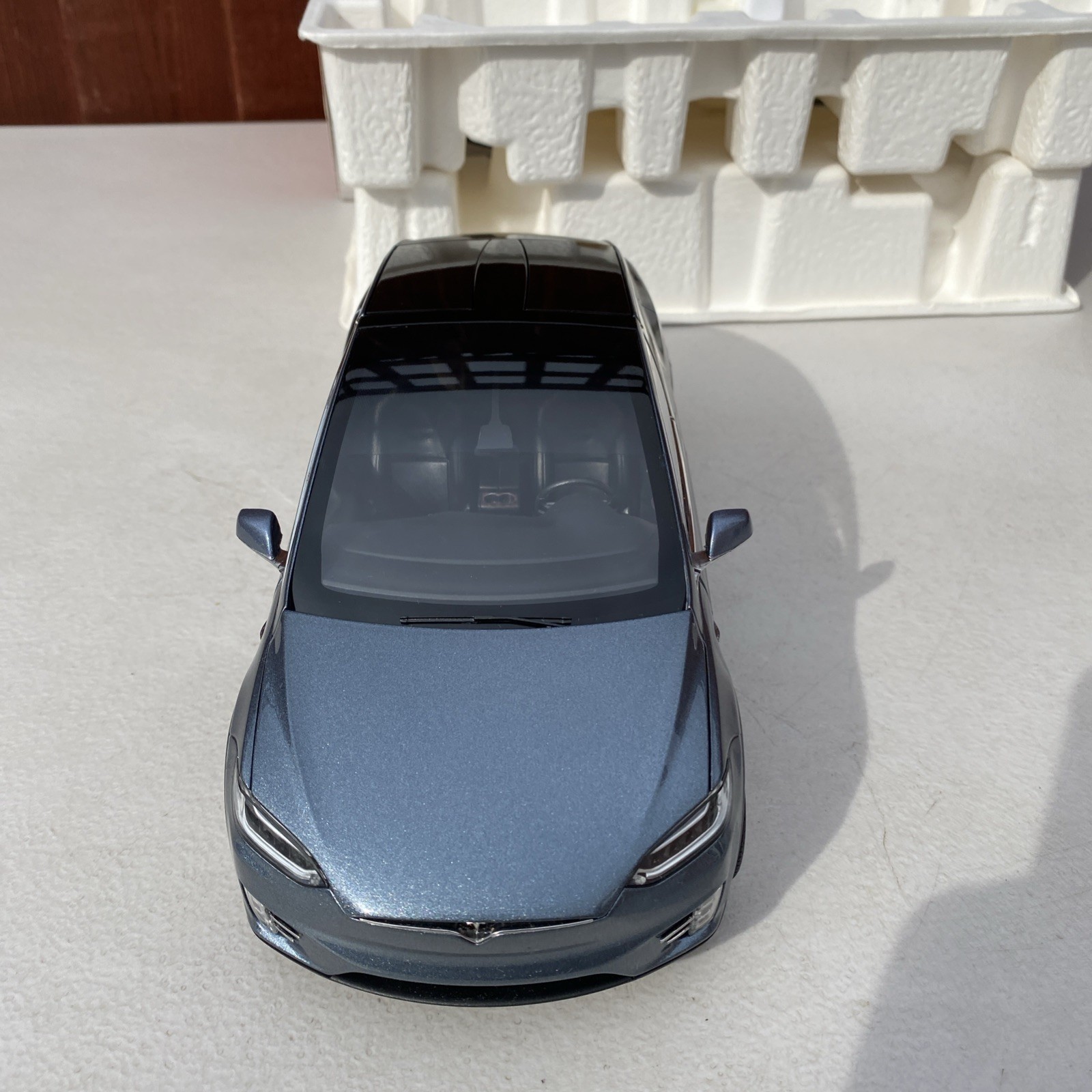 Tesla Model x P100D Metallic Grey 1/18 Scale Diecast Model – Dealer Edition New
