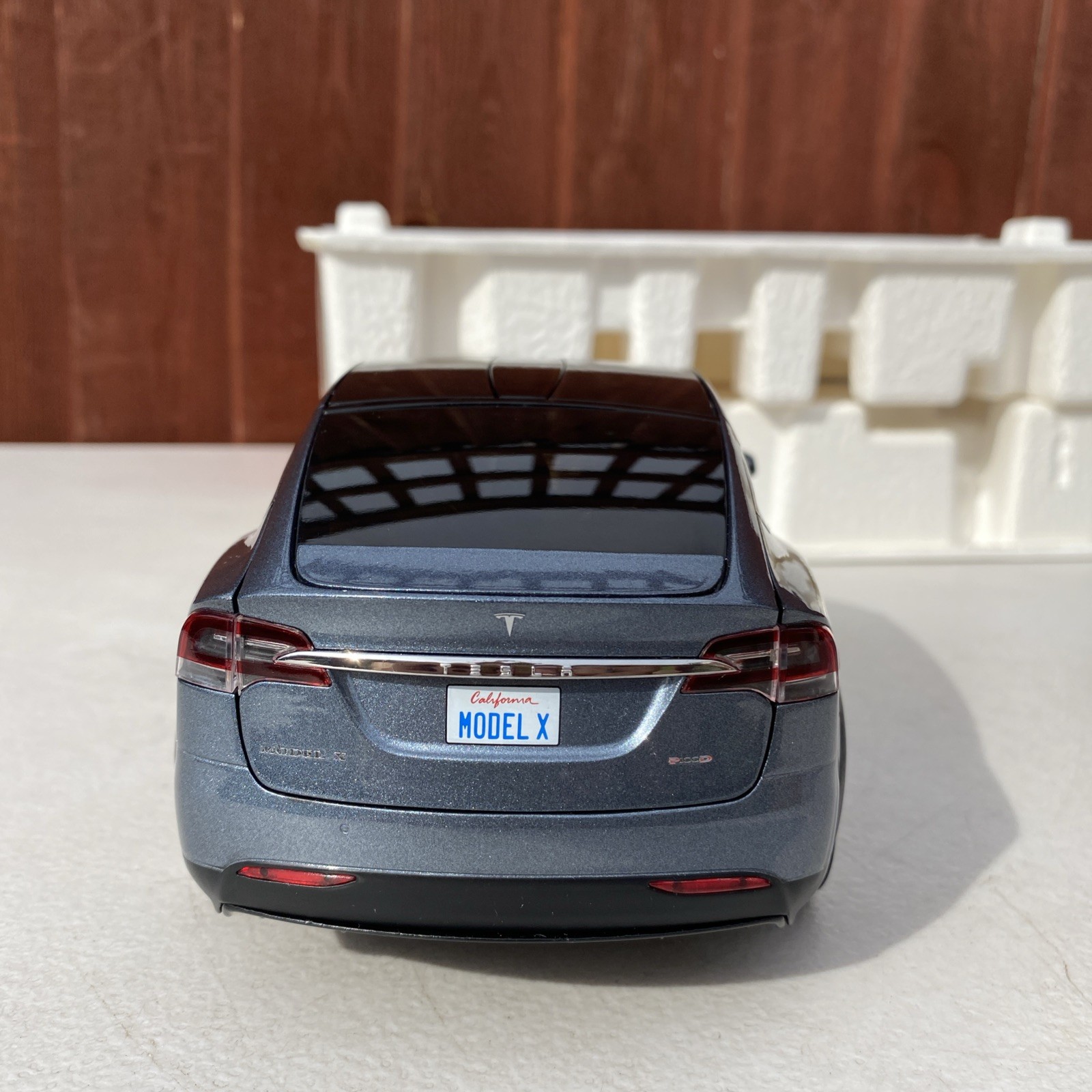 Tesla Model x P100D Metallic Grey 1/18 Scale Diecast Model – Dealer Edition New