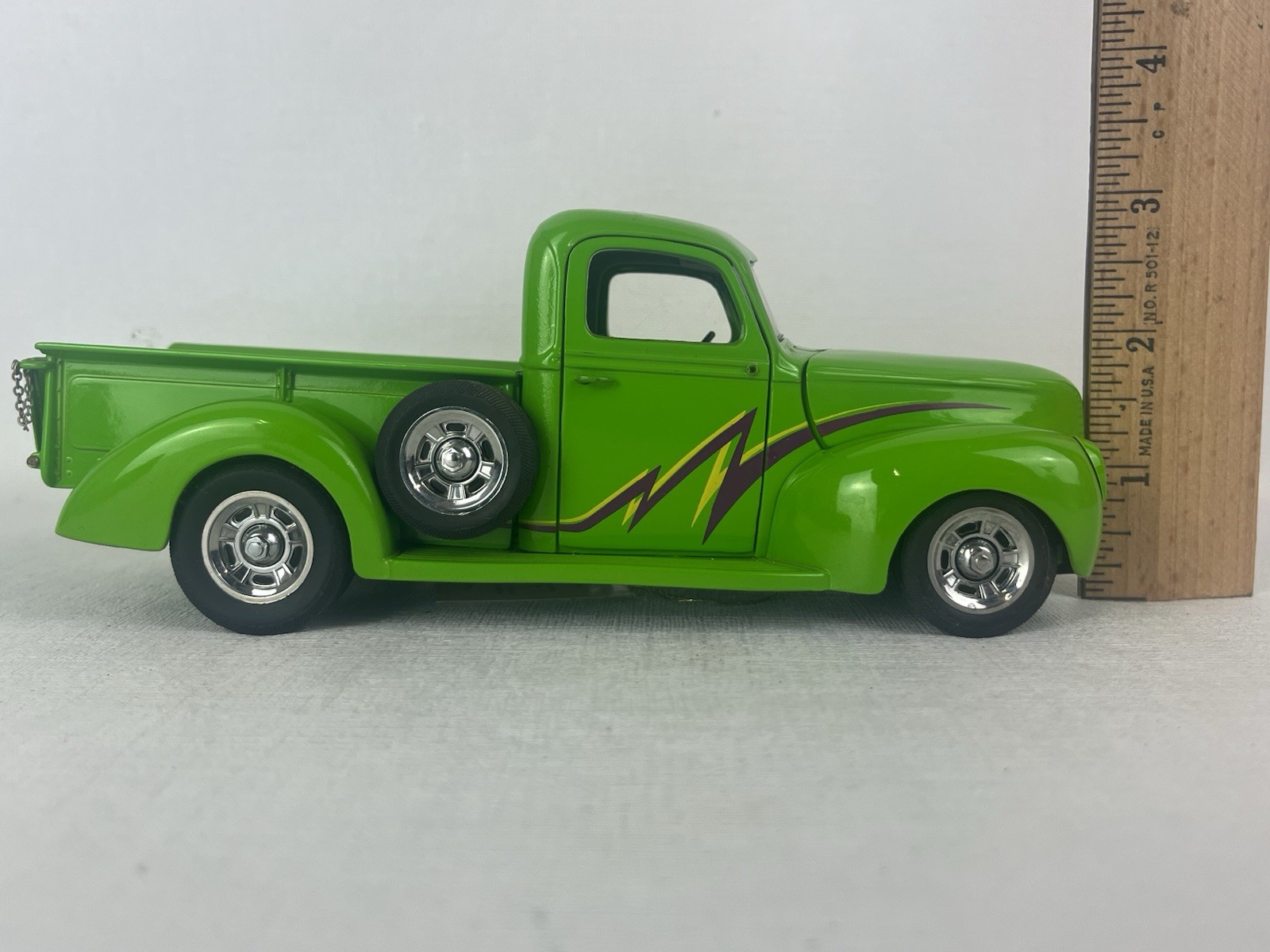 Franklin Mint 1/24th Scale 1940 Ford Custom Pickup Truck VERY NICE