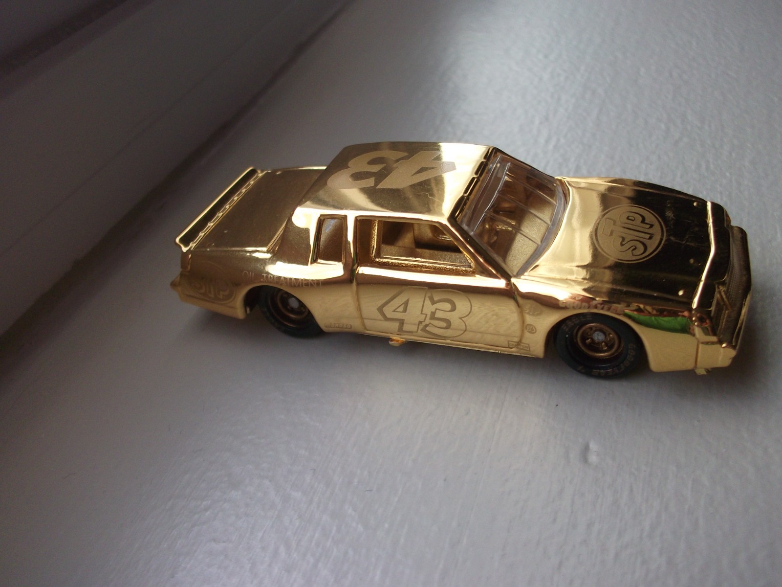 RICHARD PETTY VINTAGE 1981 BUICK REGAL RACING CHAMPIONS 1/64 24 KT. GOLD NASCAR