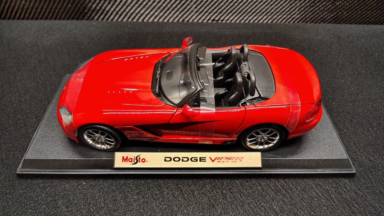 Maisto 2003 Dodge Viper SRT-10 Red Diecast Model Car 1:18 Scale No Box