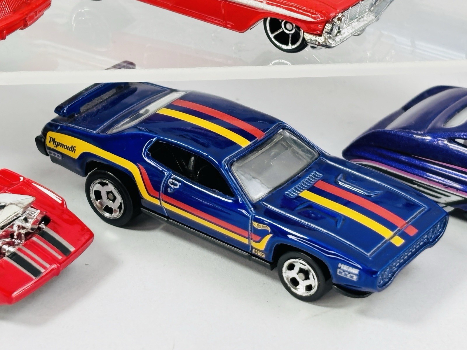 Lot of 9 Hot Wheels Diecast 1:64 Cars Various Makes Models Loose Lot #7