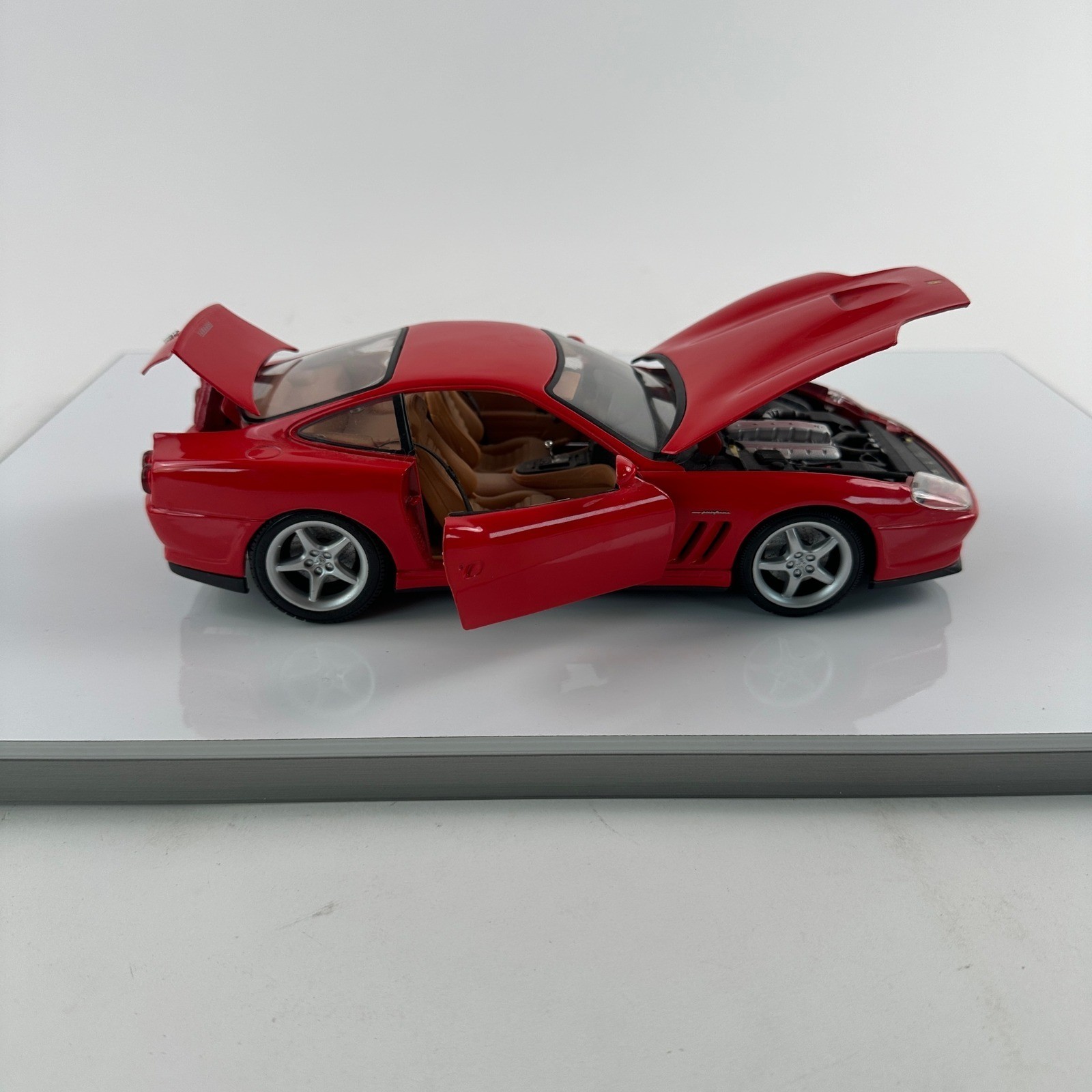 Ferrari Diecast Model Car Red 550 Maranello Pininfarina 1:18 Rosso Corsa