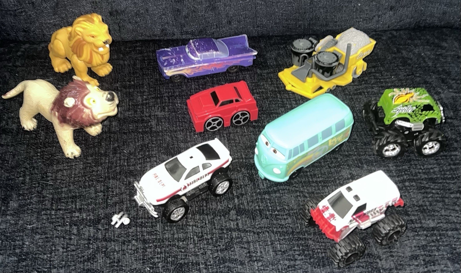 Mix Of 8 Toy, Cars, And Lions, Etc. Please See Photos.