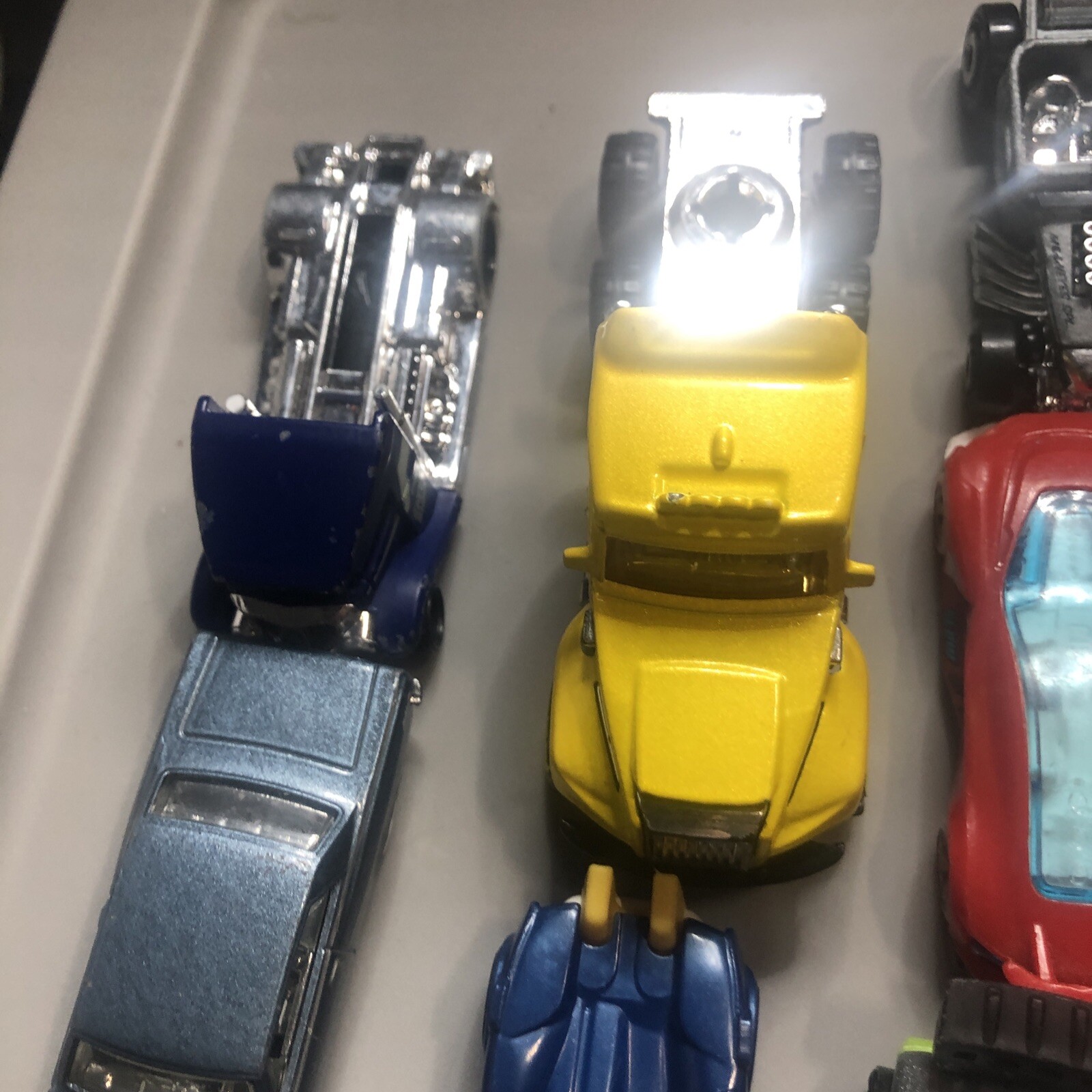 Hot Wheels Lot Of 17 Mixed Please See Photos