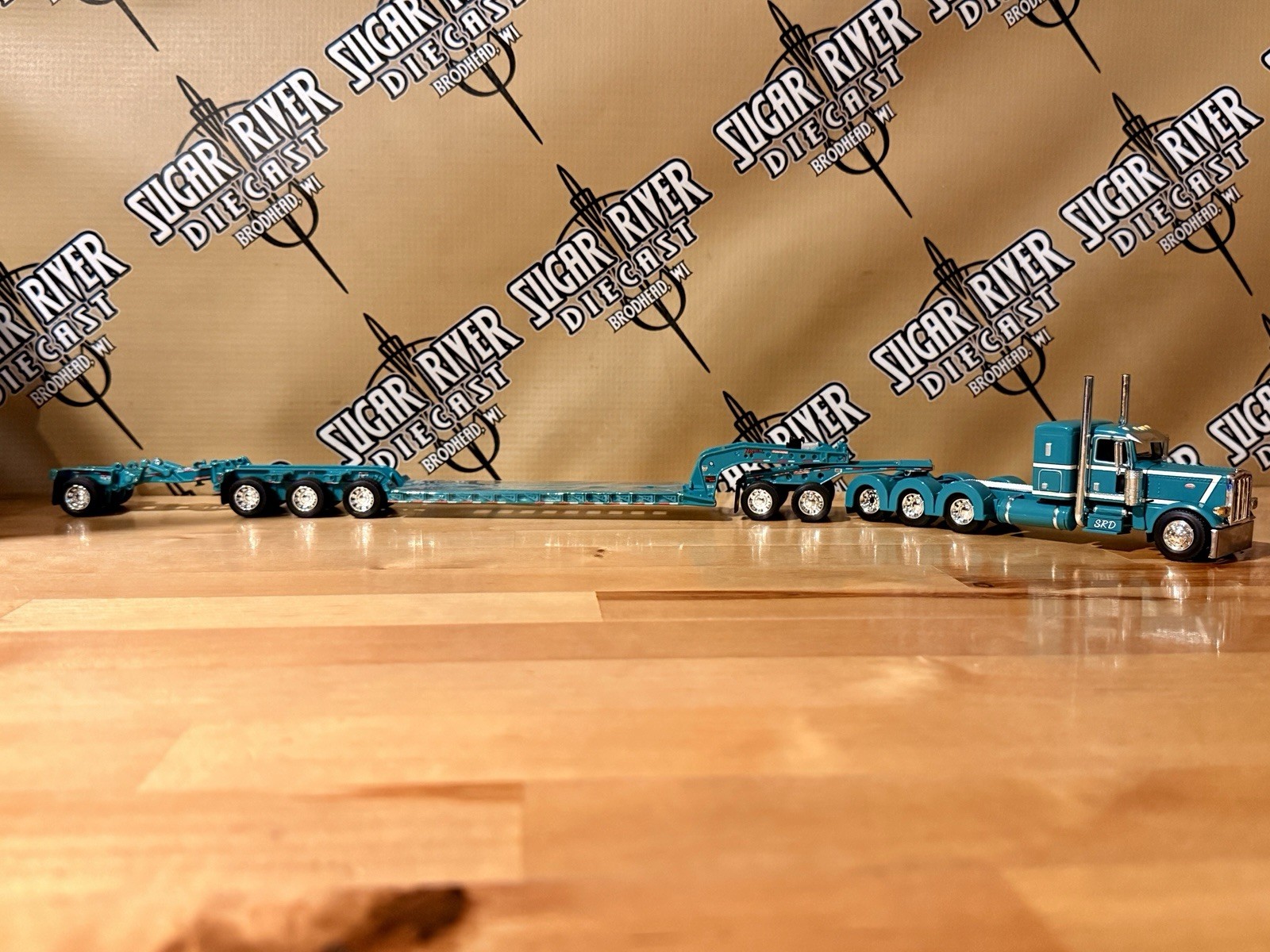DCP 1/64 Peterbilt Tri-Axle Lowboy Jeep And Stinger Semi Truck Farm Toy