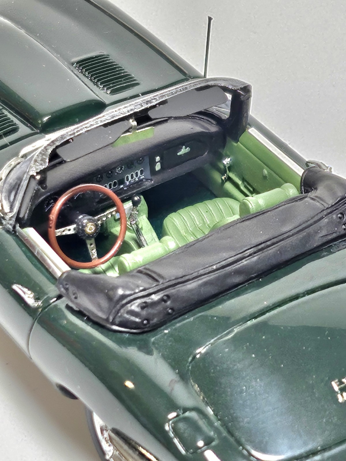 Matrix 1/43 JAGUAR E-TYPE roadster in British racing green!